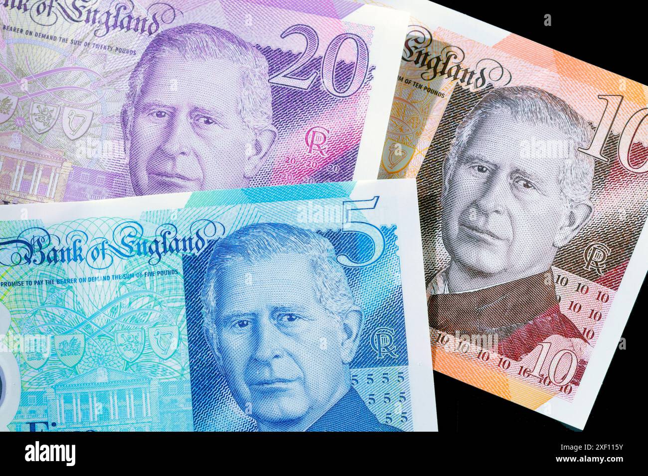 Les premiers billets de 5 £, 10 £ et 20 £ représentant le portrait du roi Charles III émis au Royaume-Uni en juin 2024 Banque D'Images