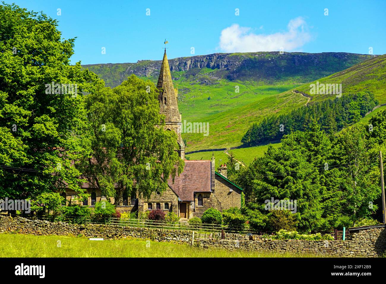 Village d'Edale dans la vallée d'Edale, Peak District, Peaks, Derbyshire, Royaume-Uni Banque D'Images