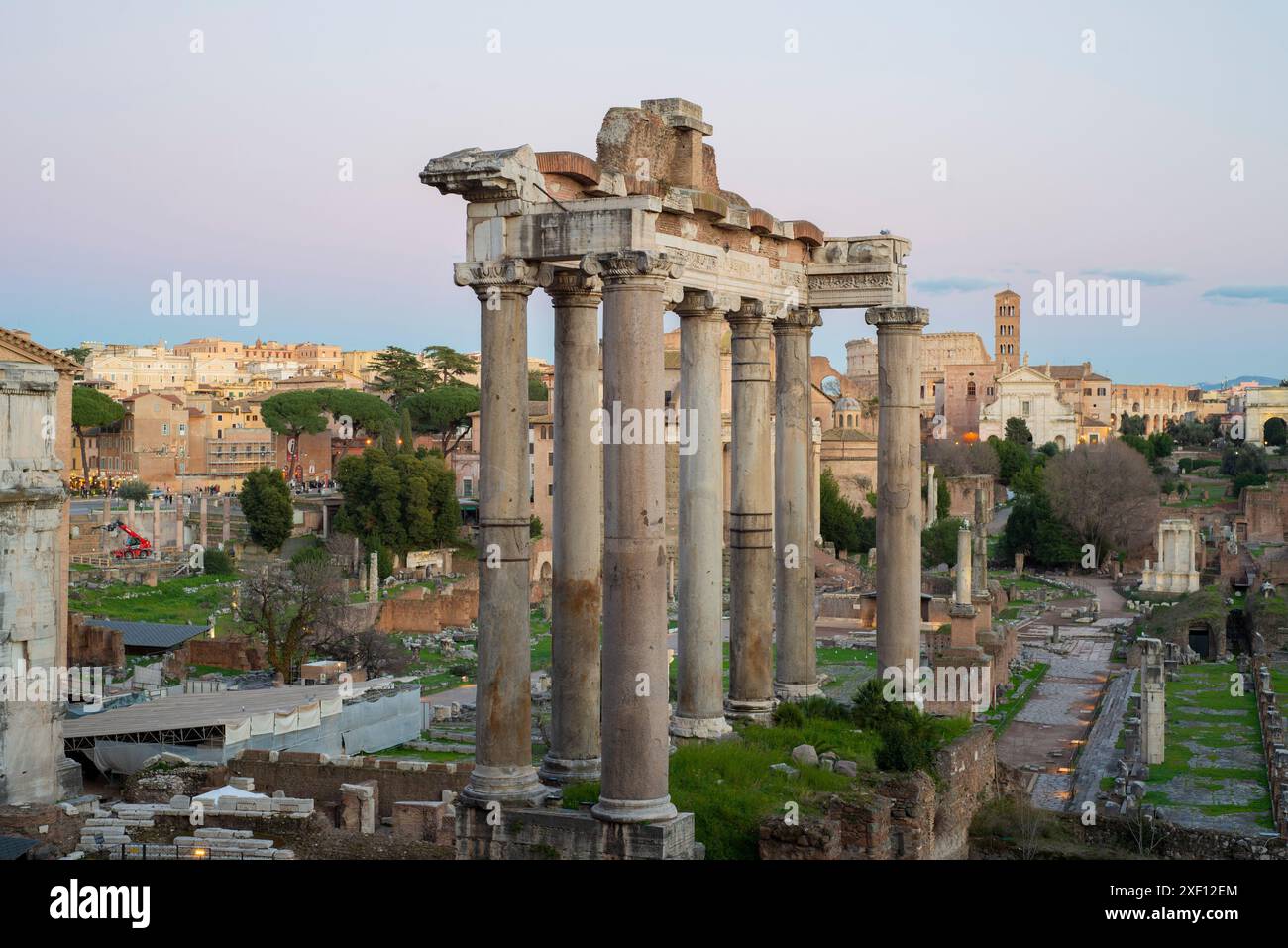 Rome, Forum Romanum et Temple de Saturne Banque D'Images