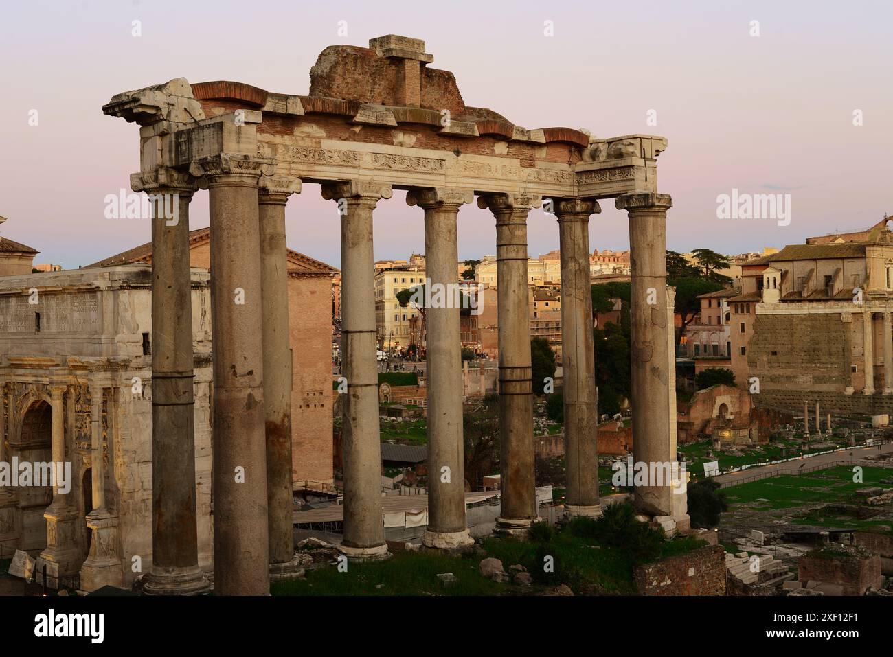 Rome, Forum Romanum et Temple de Saturne Banque D'Images