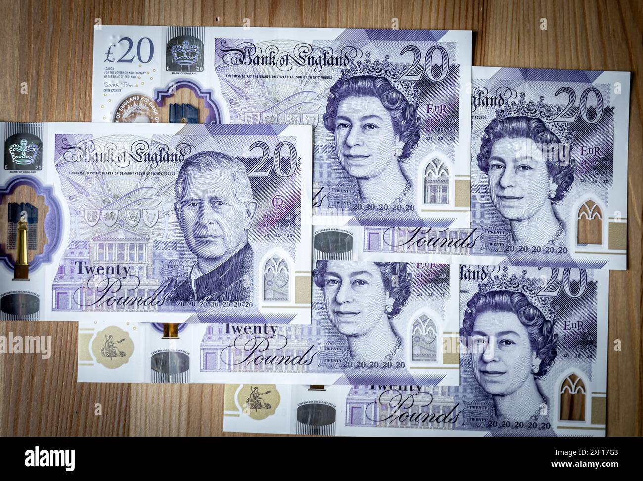 Billets de banque représentant un portrait du roi Charles III et de la défunte reine Elizabeth II, Angleterre, Royaume-Uni Banque D'Images