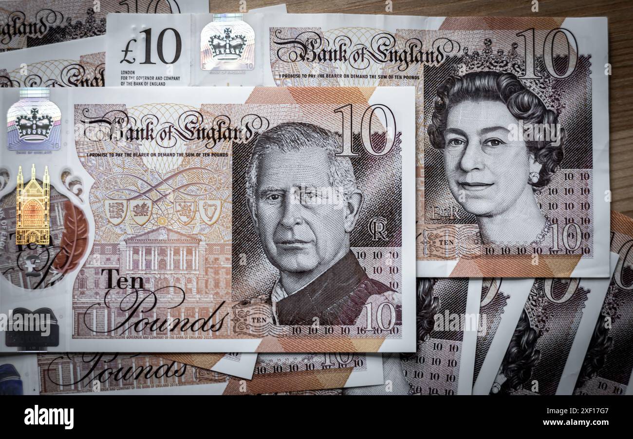 Billets de banque représentant un portrait du roi Charles III et de la défunte reine Elizabeth II, Angleterre, Royaume-Uni Banque D'Images