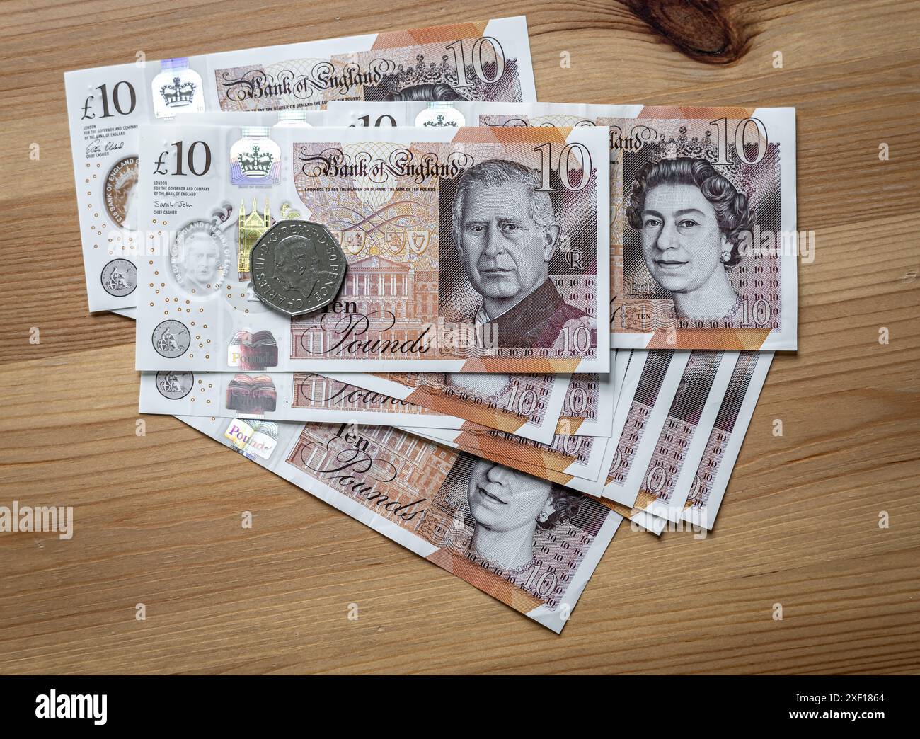 Billets de banque représentant un portrait du roi Charles III et de la défunte reine Elizabeth II, Angleterre, Royaume-Uni Banque D'Images