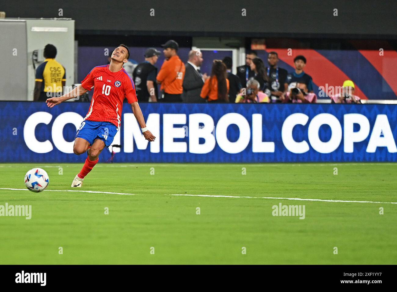 25 juin 2024 : Hard Rock Stadium, Miami, Floride, États-Unis ; tournoi de football Copa America International, Chili contre Argentine : Alexis Sánchez du Chili Banque D'Images