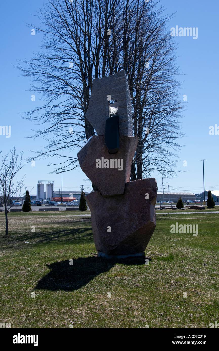 Sculpture en pierre d'Icare sur le terrain de l'aéroport de Saint John, Nouveau-Brunswick, Canada Banque D'Images