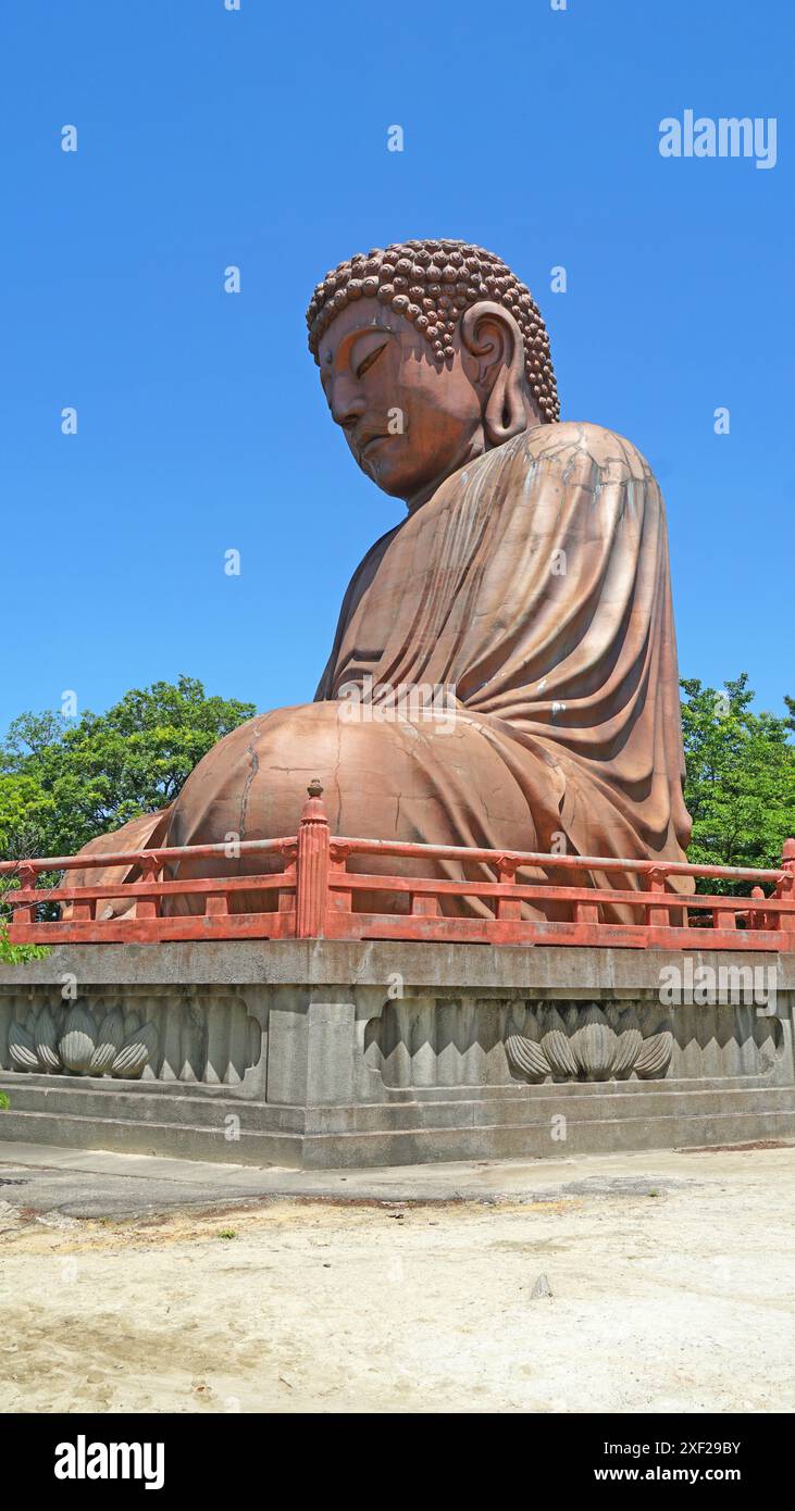 Le Grand Bouddha géant de Shurakuen se trouve dans le parc de Shurakuen, ville de Tokai, préfecture d'Aichi, Japon. Banque D'Images