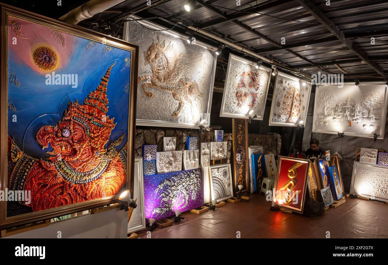 Boutiques d'art au marché nocturne de week-end de Cicada, Hua Hin, Thaïlande. Banque D'Images