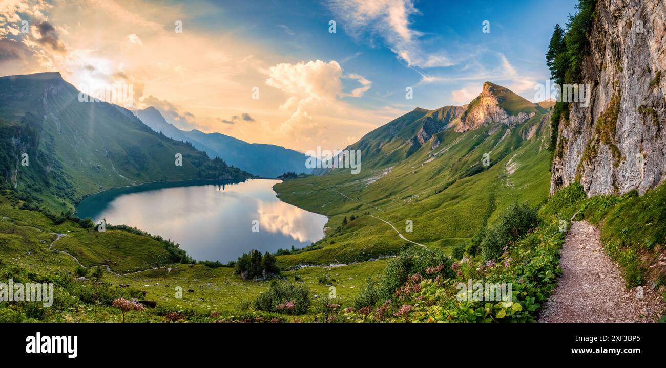 traualpsee, lac de montagne, panorama, lac, paysage de montagne, paysage, coucher de soleil, montagne, lacs, alpes de allgäu, reutte, allgäu, chemins Banque D'Images