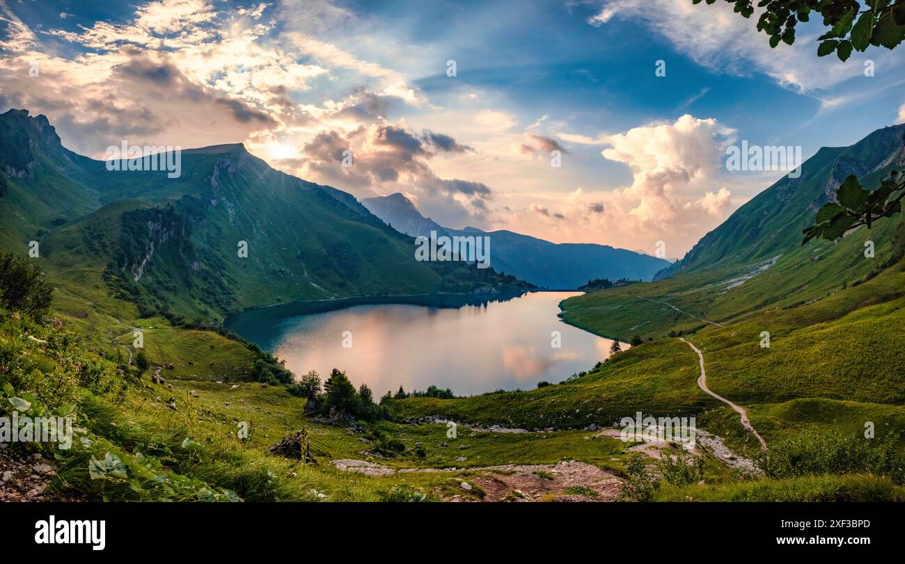 traualpsee, lac de montagne, panorama, lac, paysage de montagne, paysage, coucher de soleil, montagne, lacs, alpes de allgäu, reutte, allgäu, chemins Banque D'Images