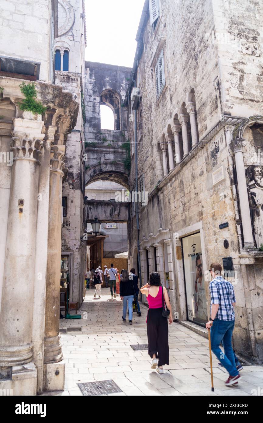 Porte de fer, Zeljezna vrata, palais de Dioclétien, Split, Croatie Banque D'Images