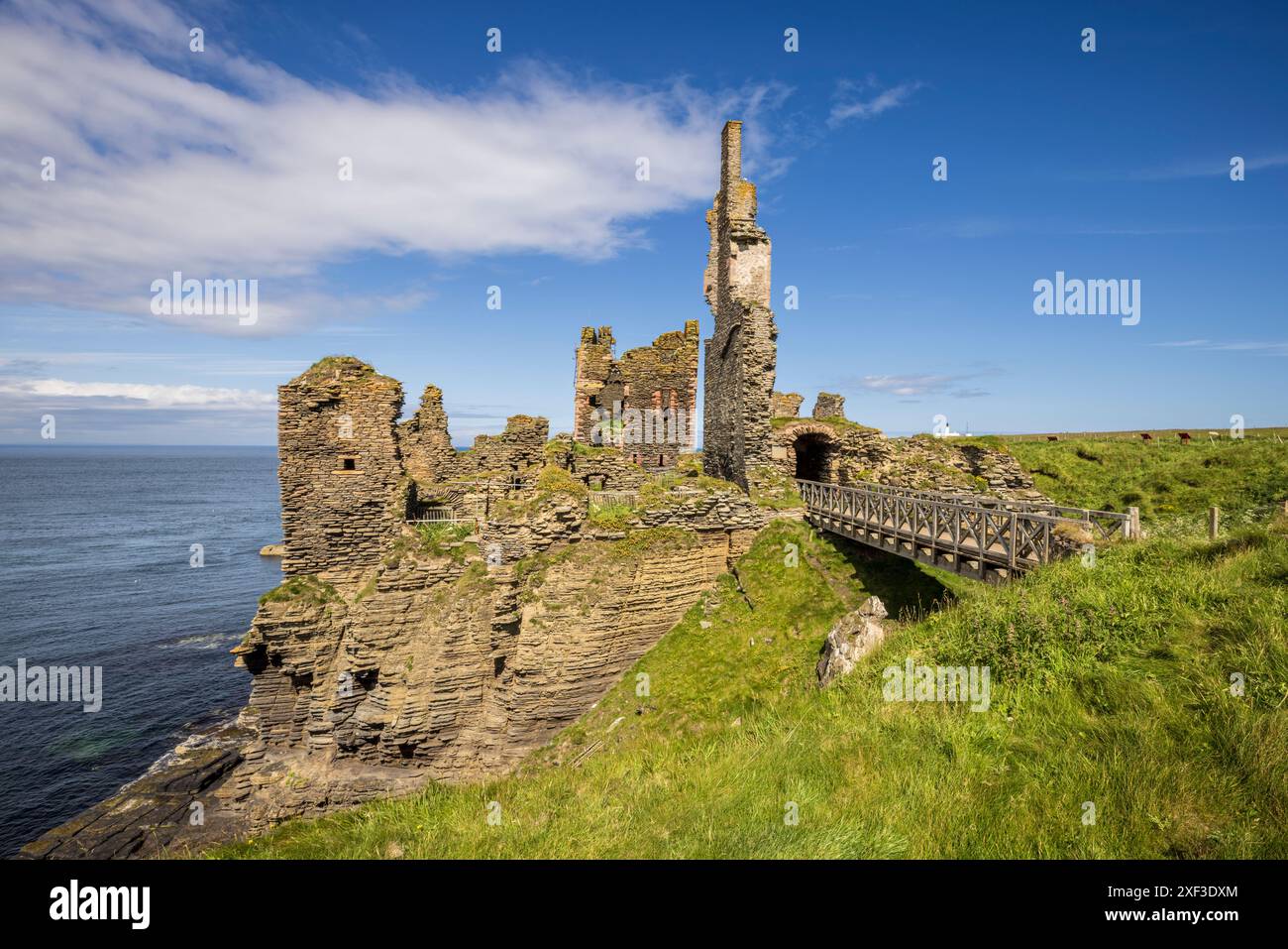 Château Sinclair sur la baie de Sinclair, Caithness, Écosse Banque D'Images