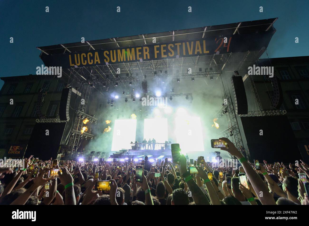 Lucques, Italie. 30 juin 2024. LA MAISON SUÉDOISE MAFIA se produit pour la seule date italienne au Lucca Summer Festival devant un public chaleureux. Sur la photo MAISON SUÉDOISE MAFIA. Crédit : Stefano dalle Luche/Alamy Live News Banque D'Images