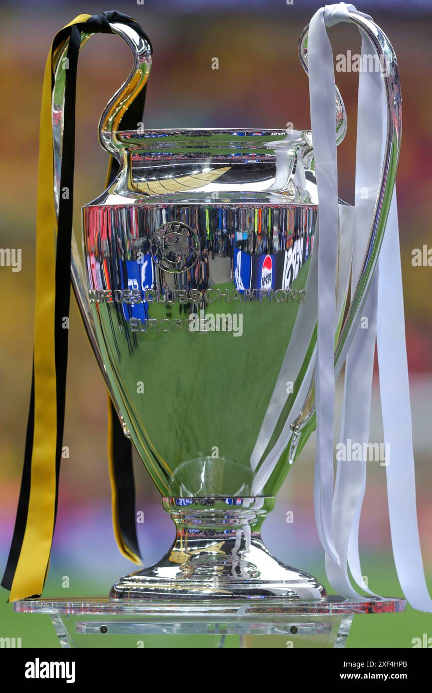 firo : 01.06.2024, football, football, LIGUE DES CHAMPIONS DE l'UEFA, saison 2023/2024, UCL, CL, finale, finale match, BVB, Borussia Dortmund - Real Madrid Champions League Cup image de symbole de fond Banque D'Images