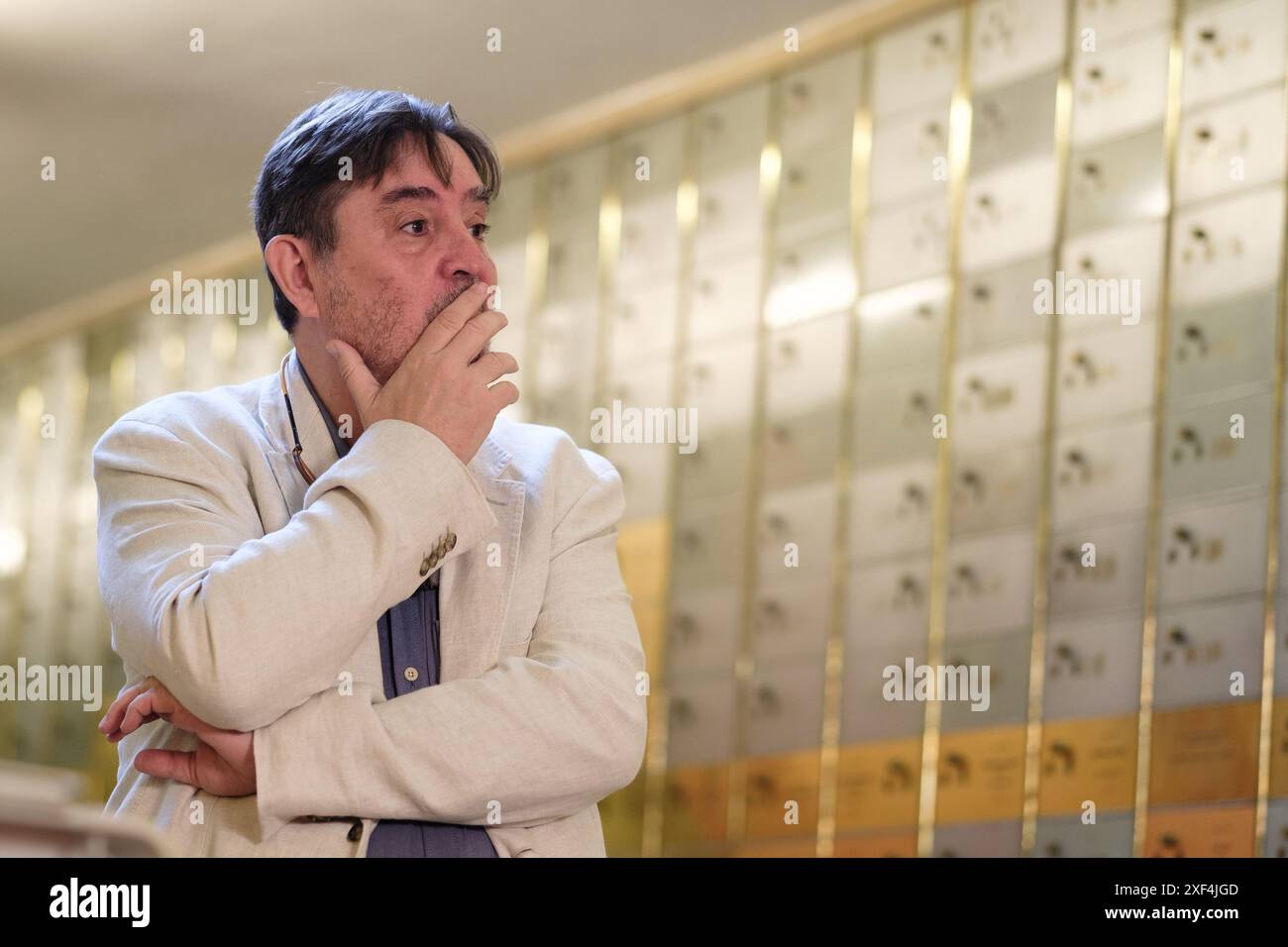 Le directeur de Cervantes Luis Garcia Montero lors du legs "in memoriam" du poète Severo Sarduy à la Caja de las Letras de l'Institut Cervantes, Banque D'Images