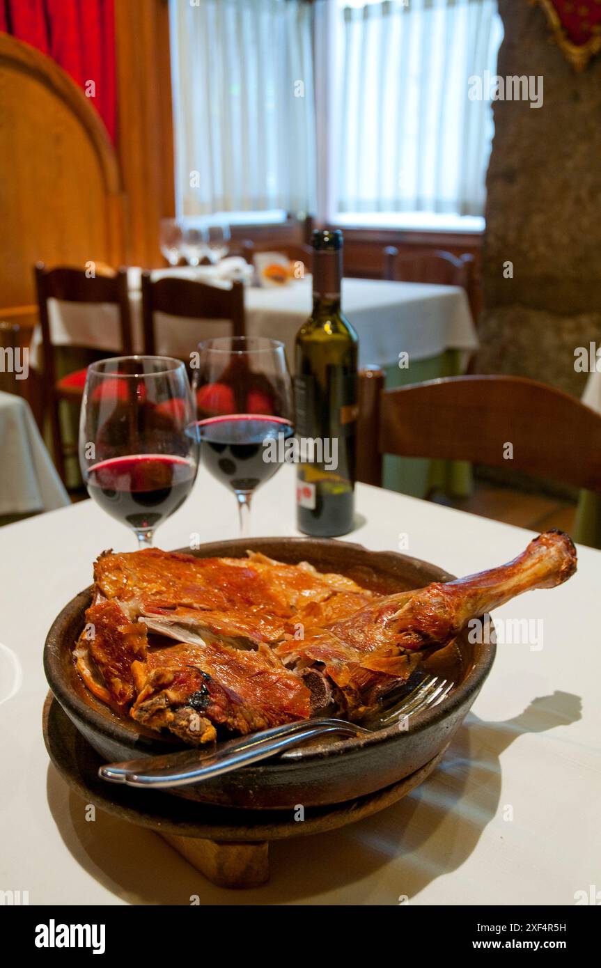 Lechazo asado. Segovia, Castilla Leon, Espagne. Banque D'Images
