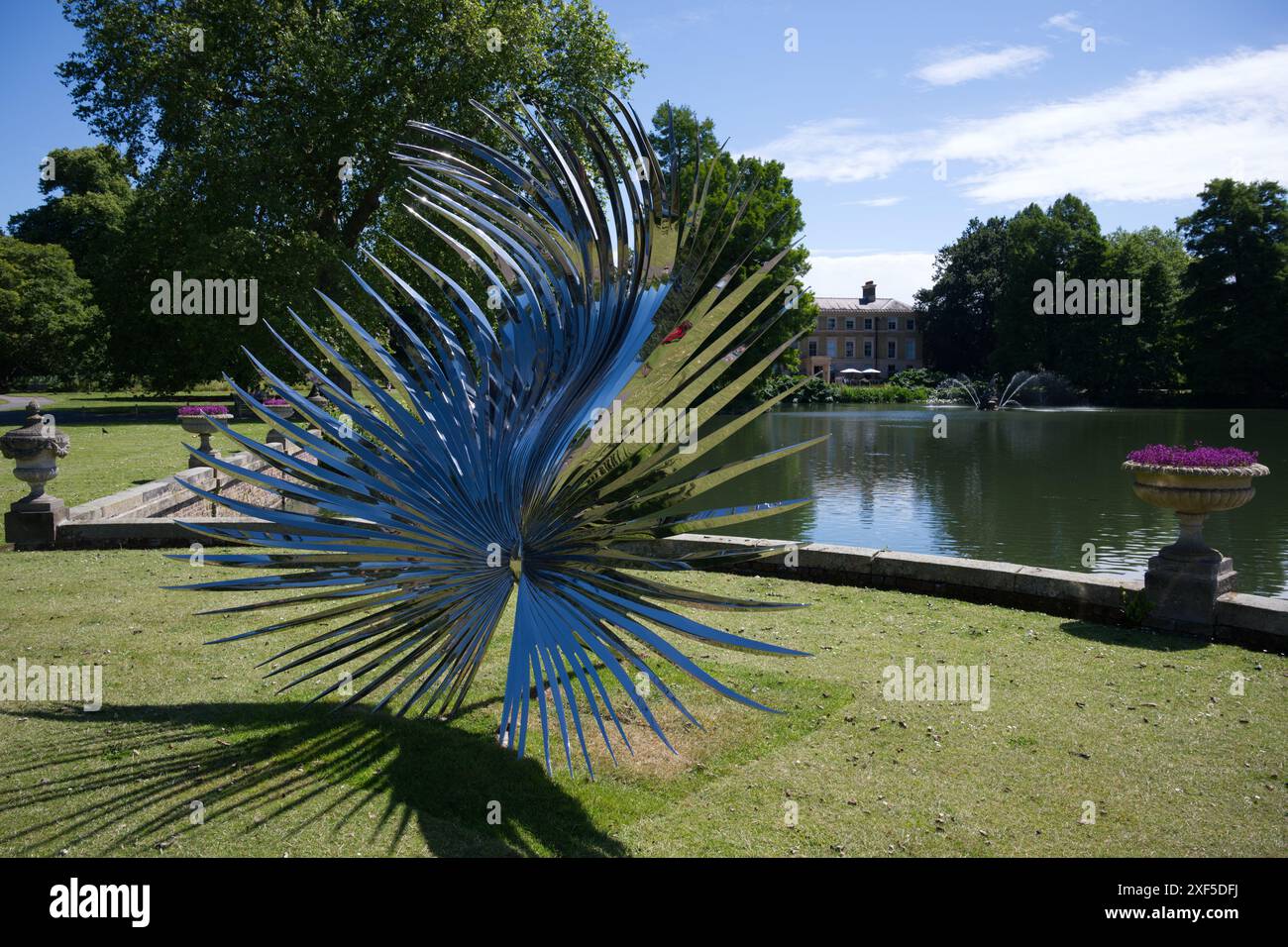 Singularity (Sabal) 2024 par Marc Quinn aux Kew Gardens à Londres Banque D'Images