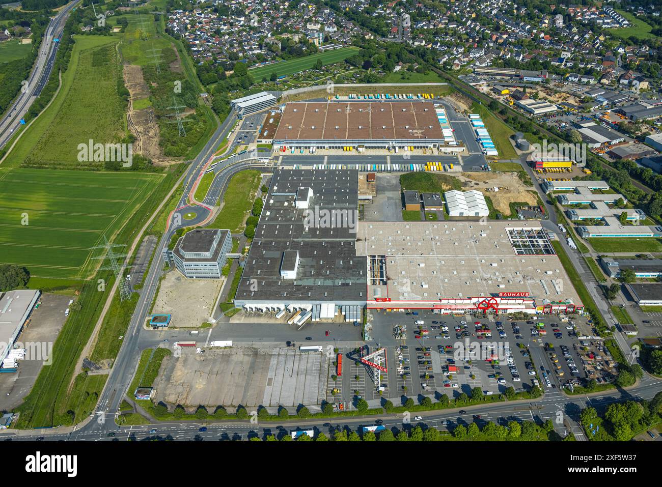 Vue aérienne, zone industrielle de Brauckstraße, logistique Amazon et site de conteneurs, Bauhaus et Faiveley transport Witten, KGV Mellmausland allotissement GA Banque D'Images