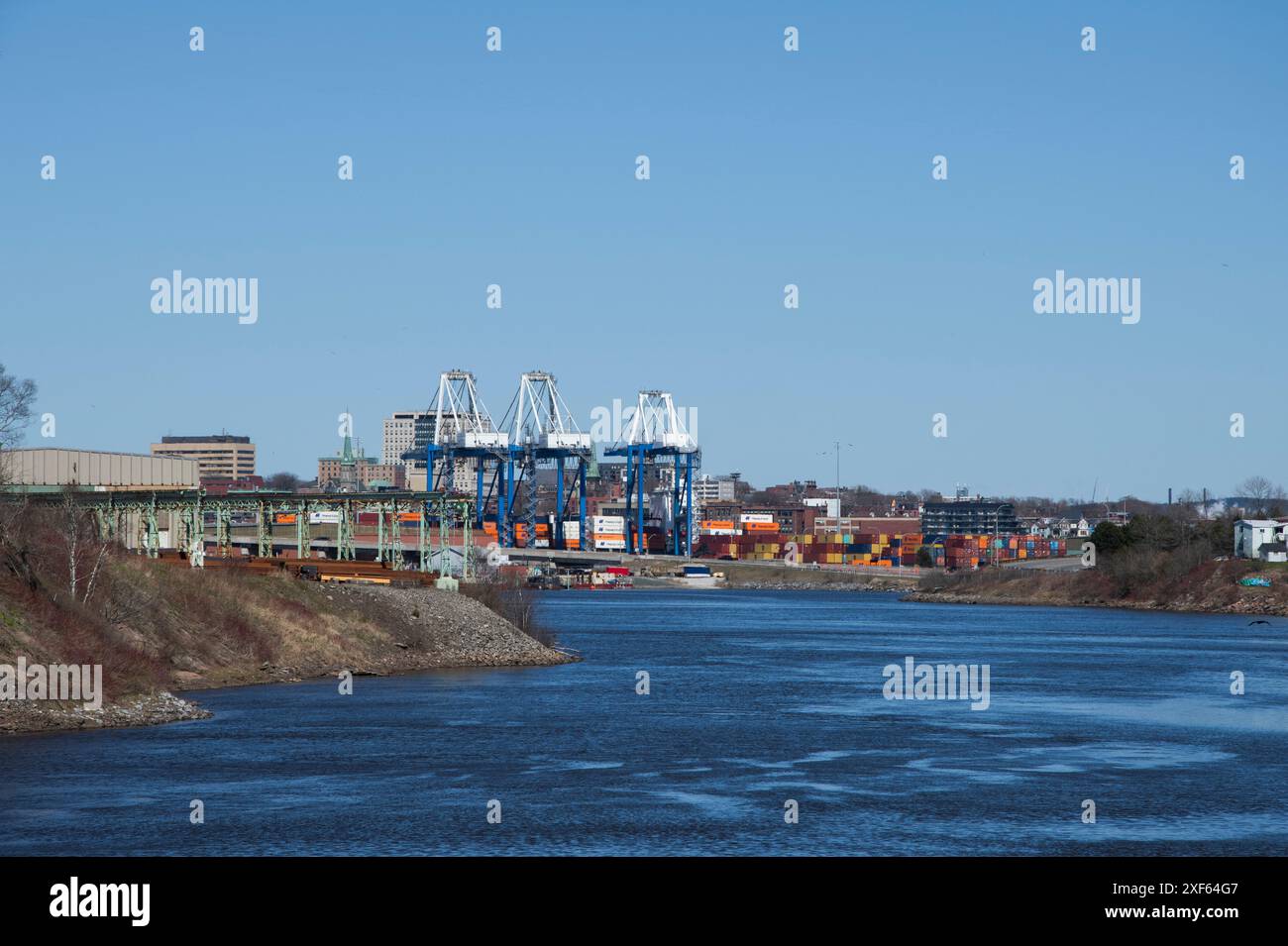 Vue du port sur la rivière Saint-Jean depuis le belvédère près de la passerelle Skywalk à Saint-Jean, Nouveau-Brunswick, Canada Banque D'Images