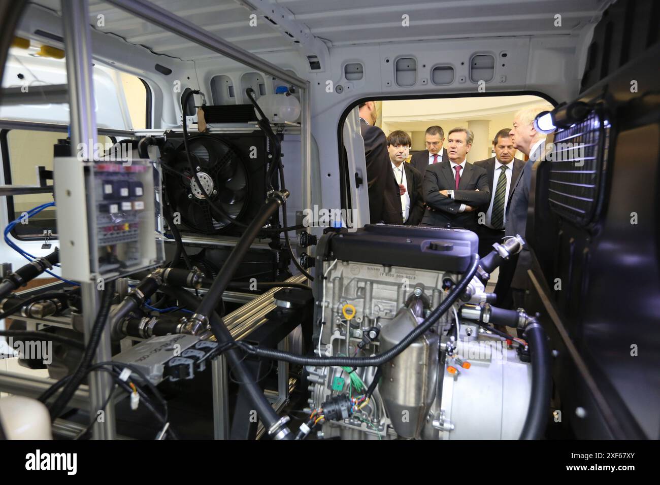 Le ministre de l'industrie du Gouvernement Basque Bernabe Unda au Congrès voitures vertes, voiture électrique de recherche, Vitoria Gasteiz, Araba, Comte basque Banque D'Images