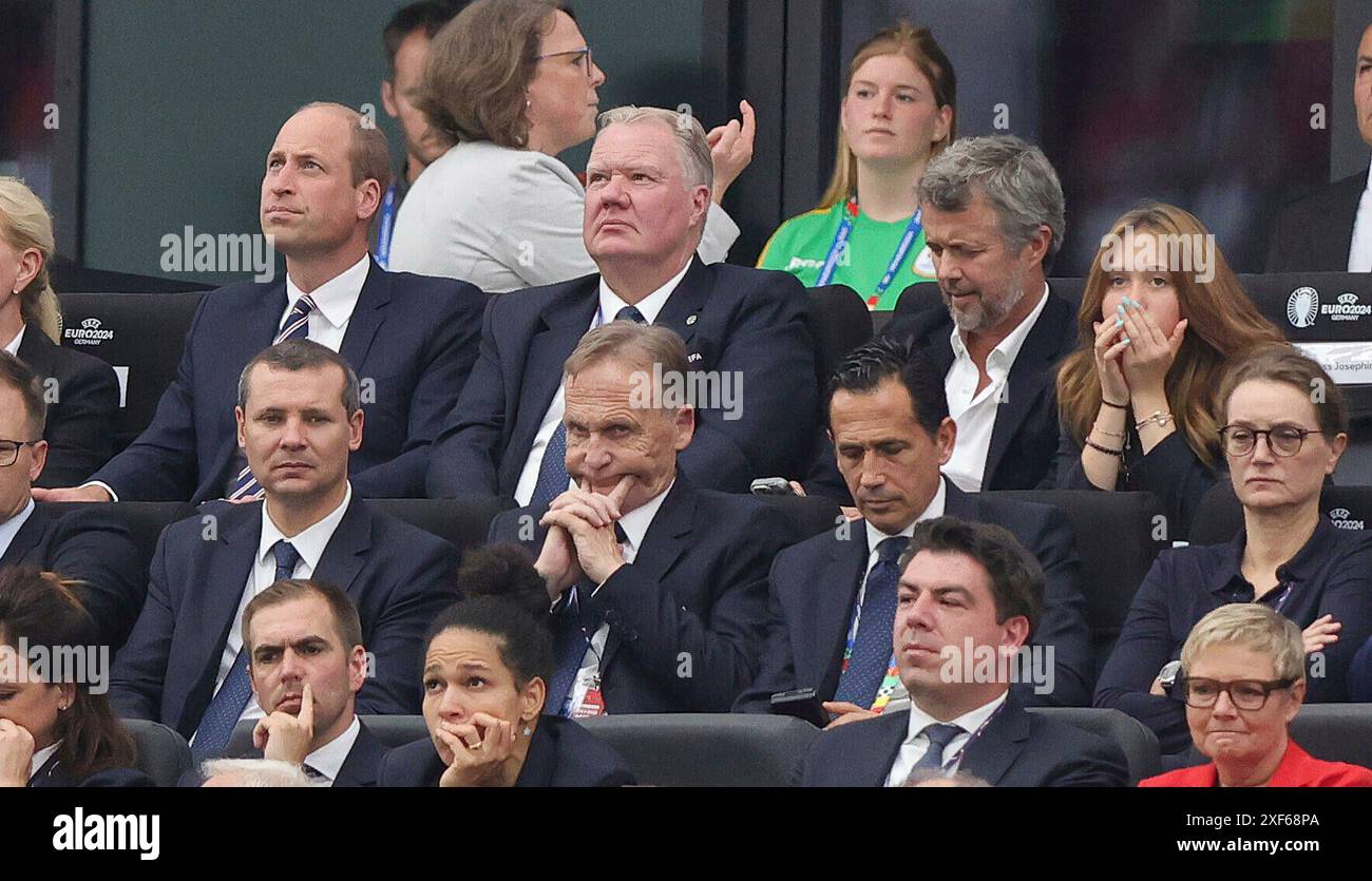 Francfort, Deutschland. 20 juin 2024. firo : 20.06.2024, Football, Football : UEFA EURO 2024, EM, Championnat d'Europe 2024, phase de groupes, M17, match 17, DEN, Danemark - ENG, Angleterre 1:1 le roi Frederik de Danemark, sa Majesté le roi Frederik X, roi de Danemark, dans les tribunes, avec sa fille la princesse Joséphine, à gauche le prince Harry, prince de Galles, en dessous de Hans-Joachim Watzke crédit : dpa/Alamy Live News Banque D'Images