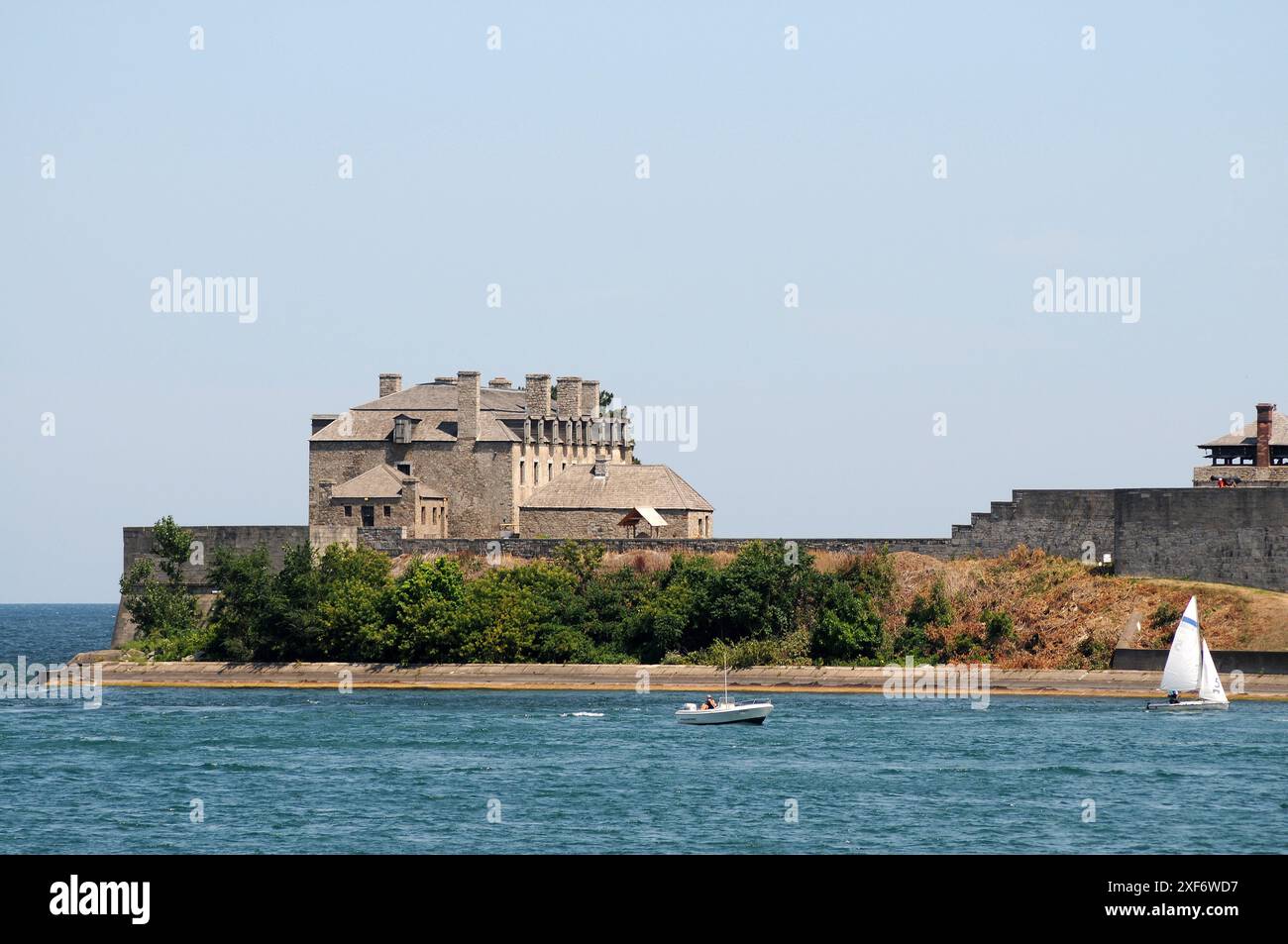« Old Fort Niagara » et l'embouchure de la rivière Niagara vue de Niagara sur le lac. Banque D'Images