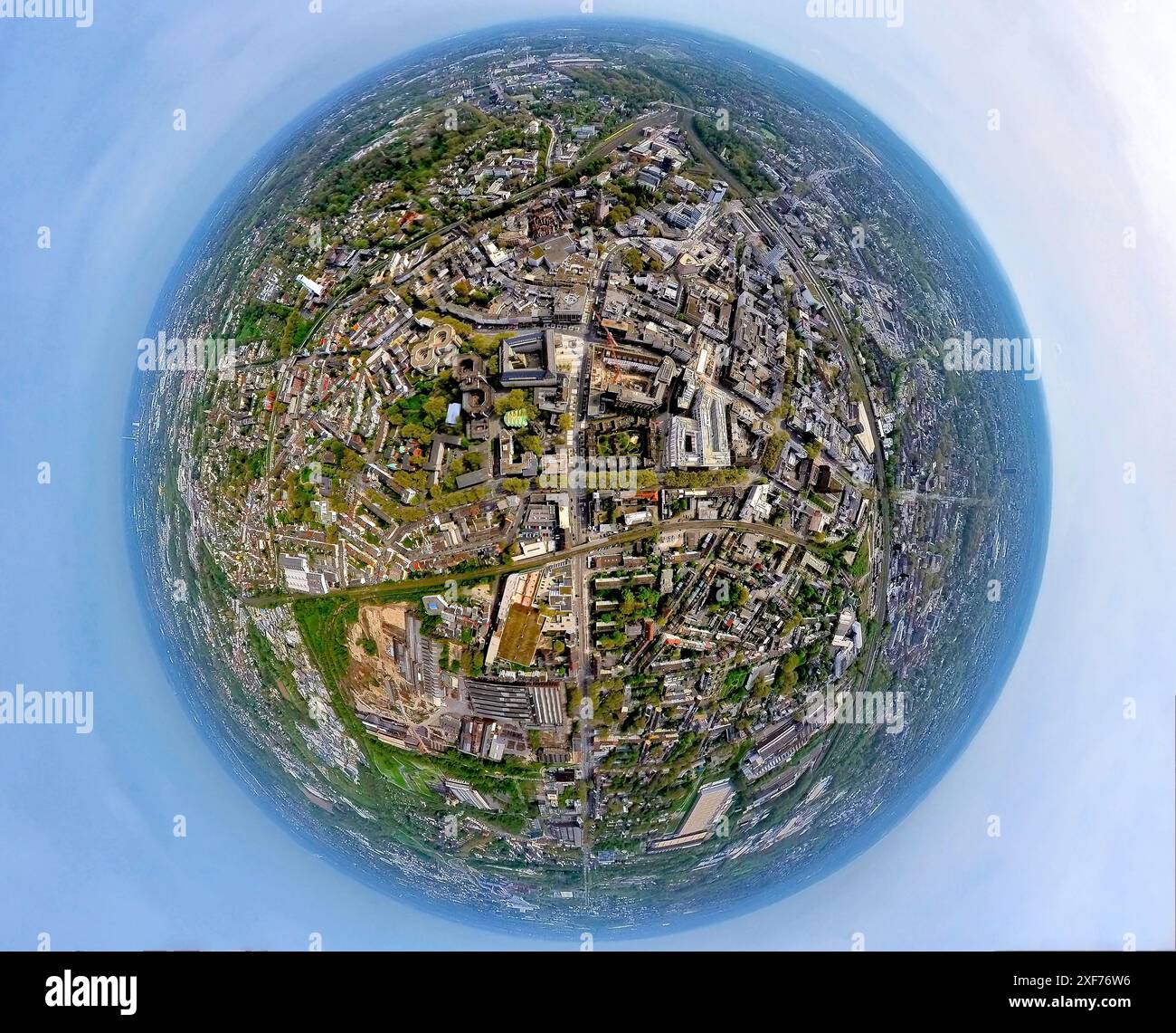 Vue aérienne, vue du centre-ville avec hôtel de ville, globe, image fisheye, image à 360 degrés, monde minuscule, petite planète, Gleisdreieck, Bochum, Ruhr area, No Banque D'Images
