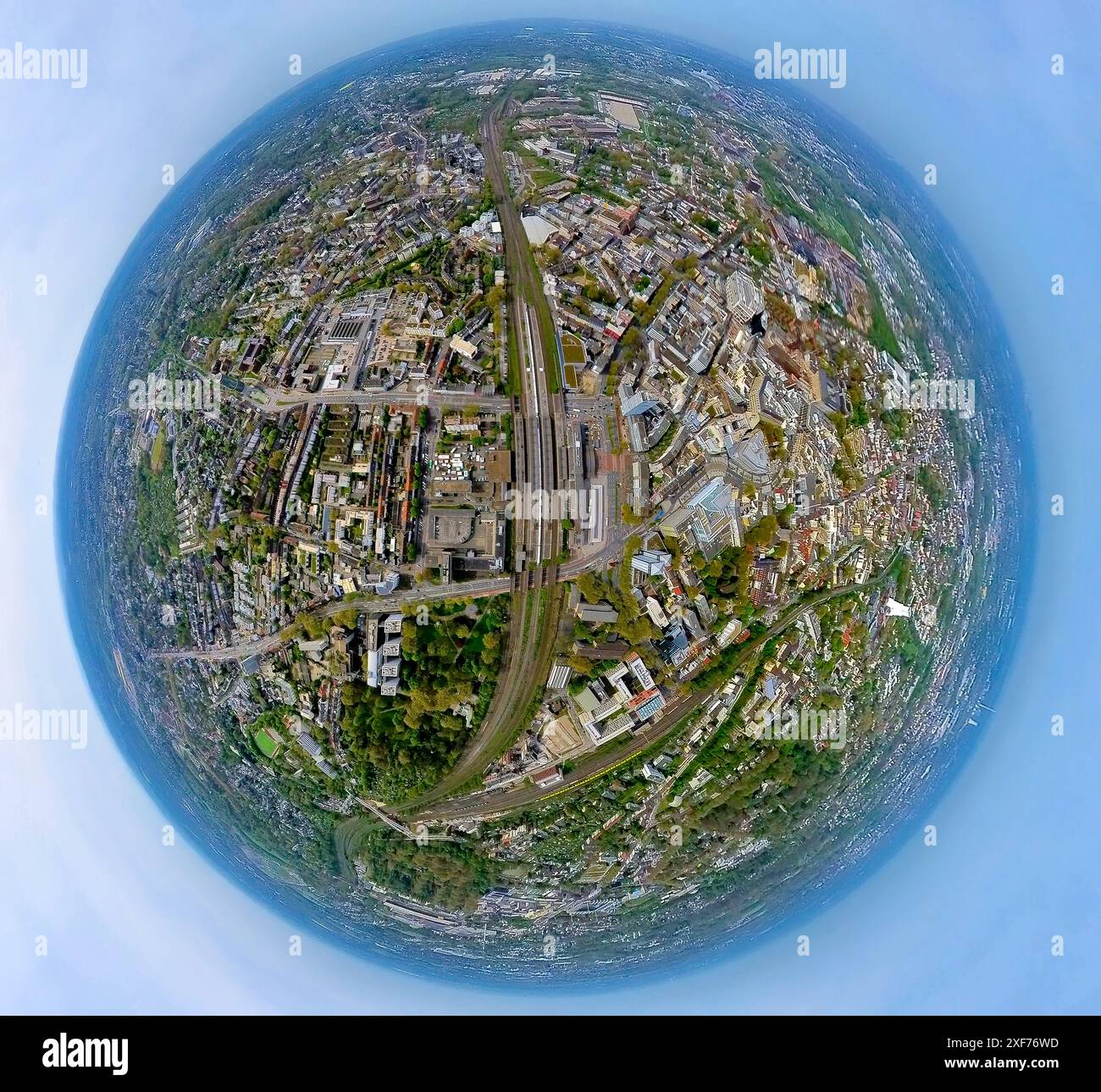 Vue aérienne, gare centrale Bochum Hbf, vue du centre-ville, globe terrestre, image fisheye, image à 360 degrés, petit monde, petite planète, Gleisdreieck, Bo Banque D'Images