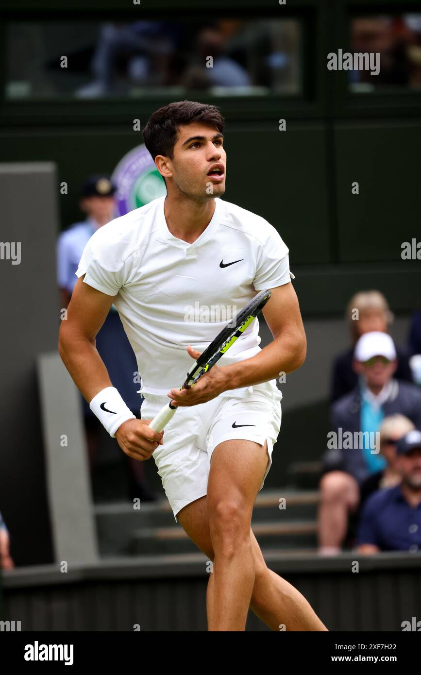 Londres, Royaume-Uni. 01 juillet 2024. Wimbledon : Carlos Alcaraz, d'Espagne, numéro trois en action contre Mark Lajal, d'Estonie, lors du premier tour à Wimbledon. Crédit : Adam Stoltman/Alamy Live News Banque D'Images