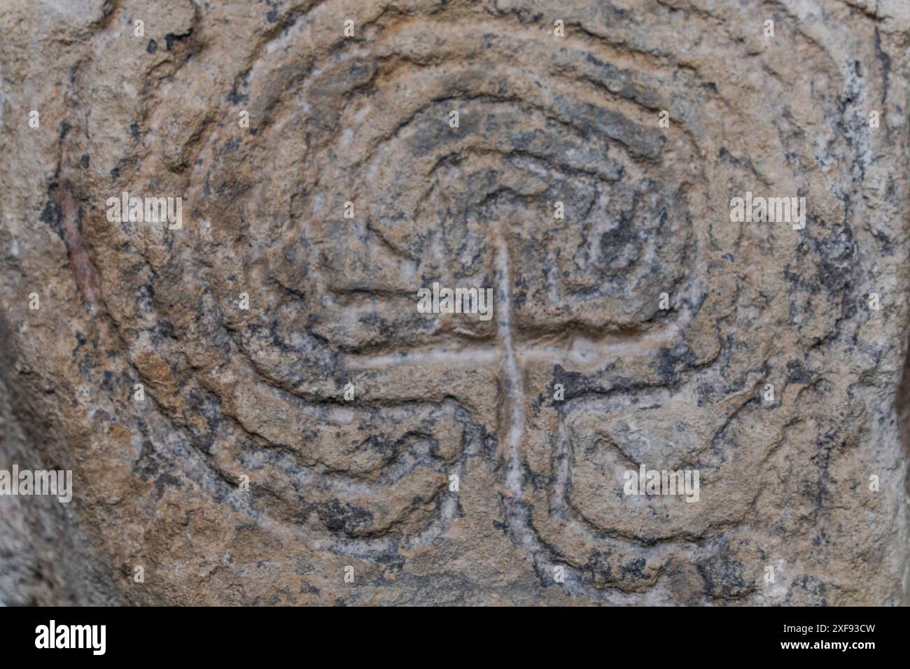 Stèle labyrinthe, 8e-11e siècles, labyrinthe gravé dans la pierre, chemin de perfection pour le salut, église romane de San Pantaleón, musée de preh Banque D'Images