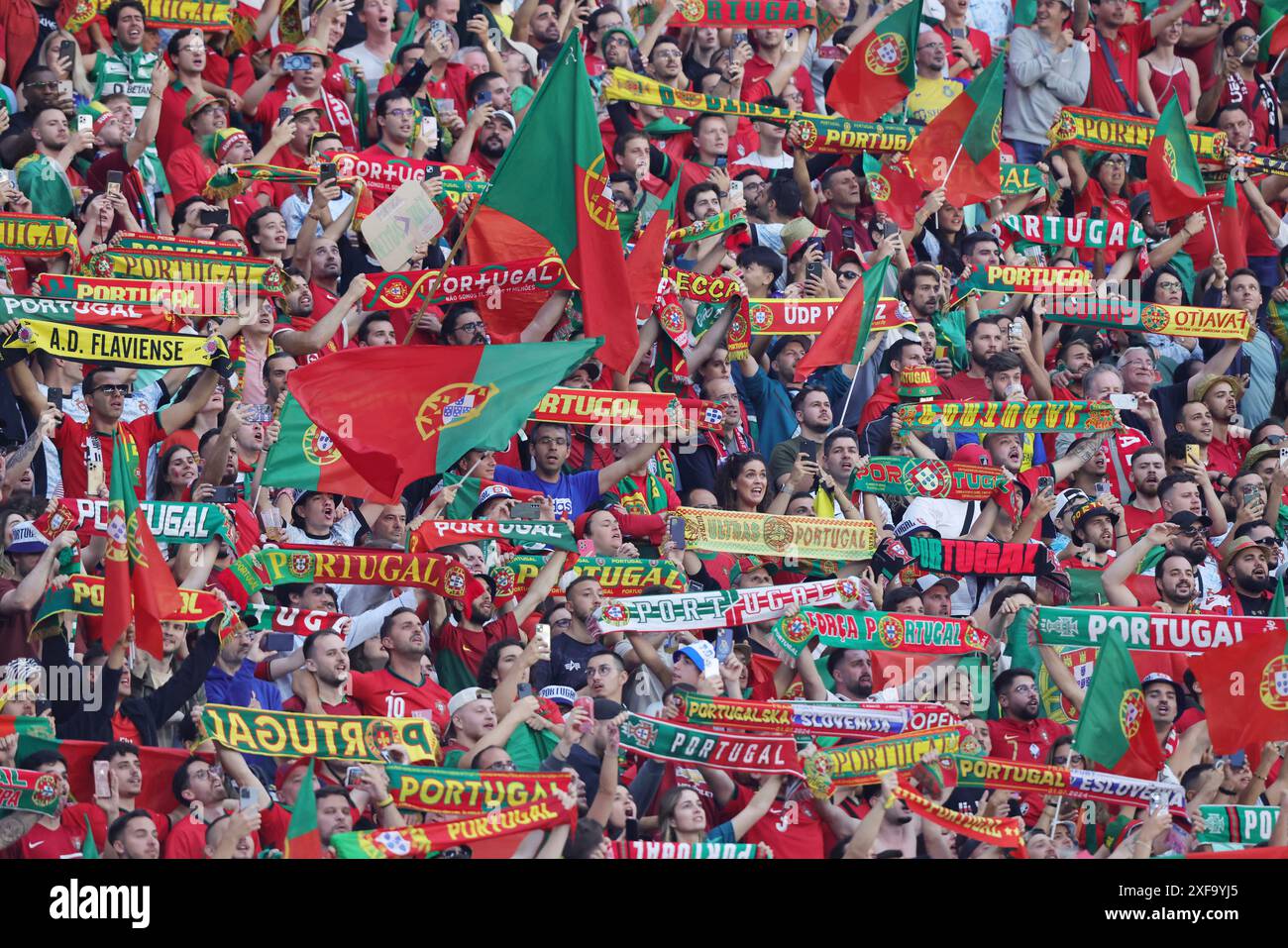 Francfort, Deutschland. 01 juillet 2024. firo : 01.07.2024, Football, Football : UEFA EURO 2024, EM, Championnat d'Europe 2024, Round of 16, finale 1/8, M41, match 41, POR, Portugal - SLO, Slovénie fans du Portugal crédit : dpa/Alamy Live News Banque D'Images