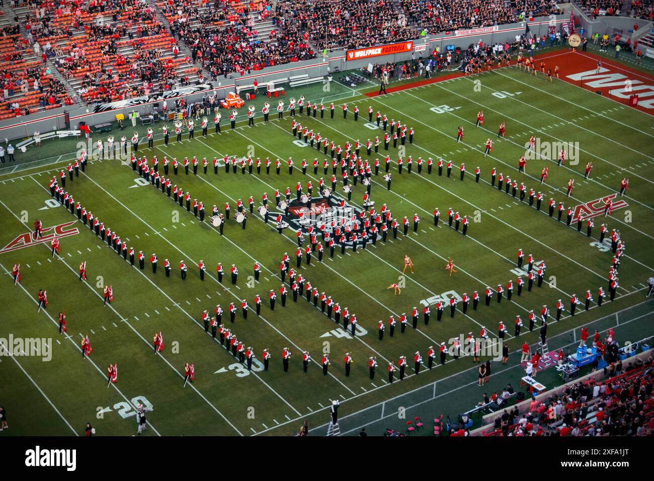 Formation de la NCSU Marching Band lors d'un match de football au carter-Finley Stadium Banque D'Images