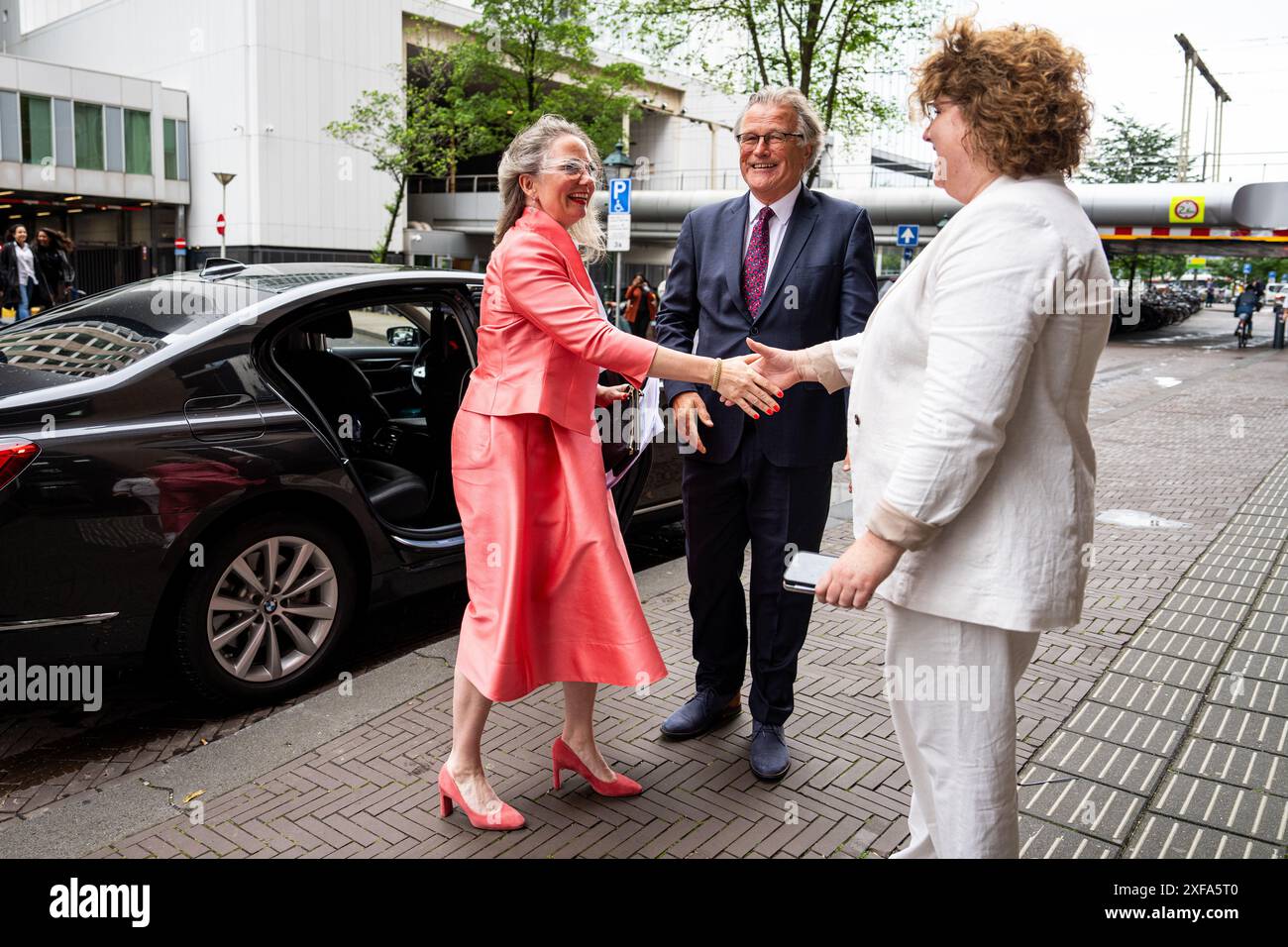 LA HAYE - la ministre Fleur Agema arrive au ministère de la santé, du bien-être et des Sports avant le transfert. ANP TOBIAS KLEUVER pays-bas OUT - belgique OUT Banque D'Images