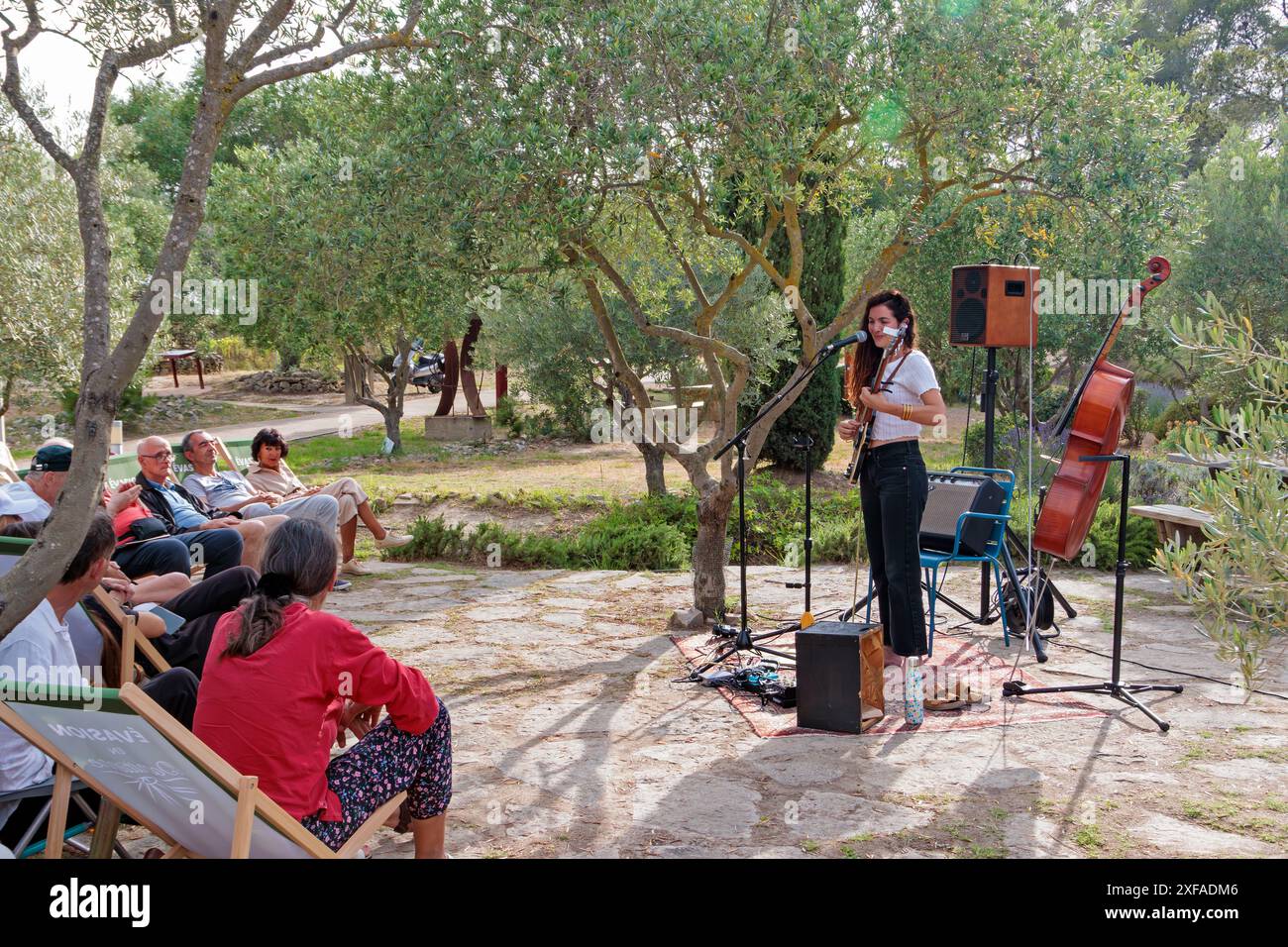 Sarah Amiel en concert. Chill au Malpas. Office de Tourisme 'la Domitienne'. Nissan-lez-Enserune, Occitanie, France Banque D'Images