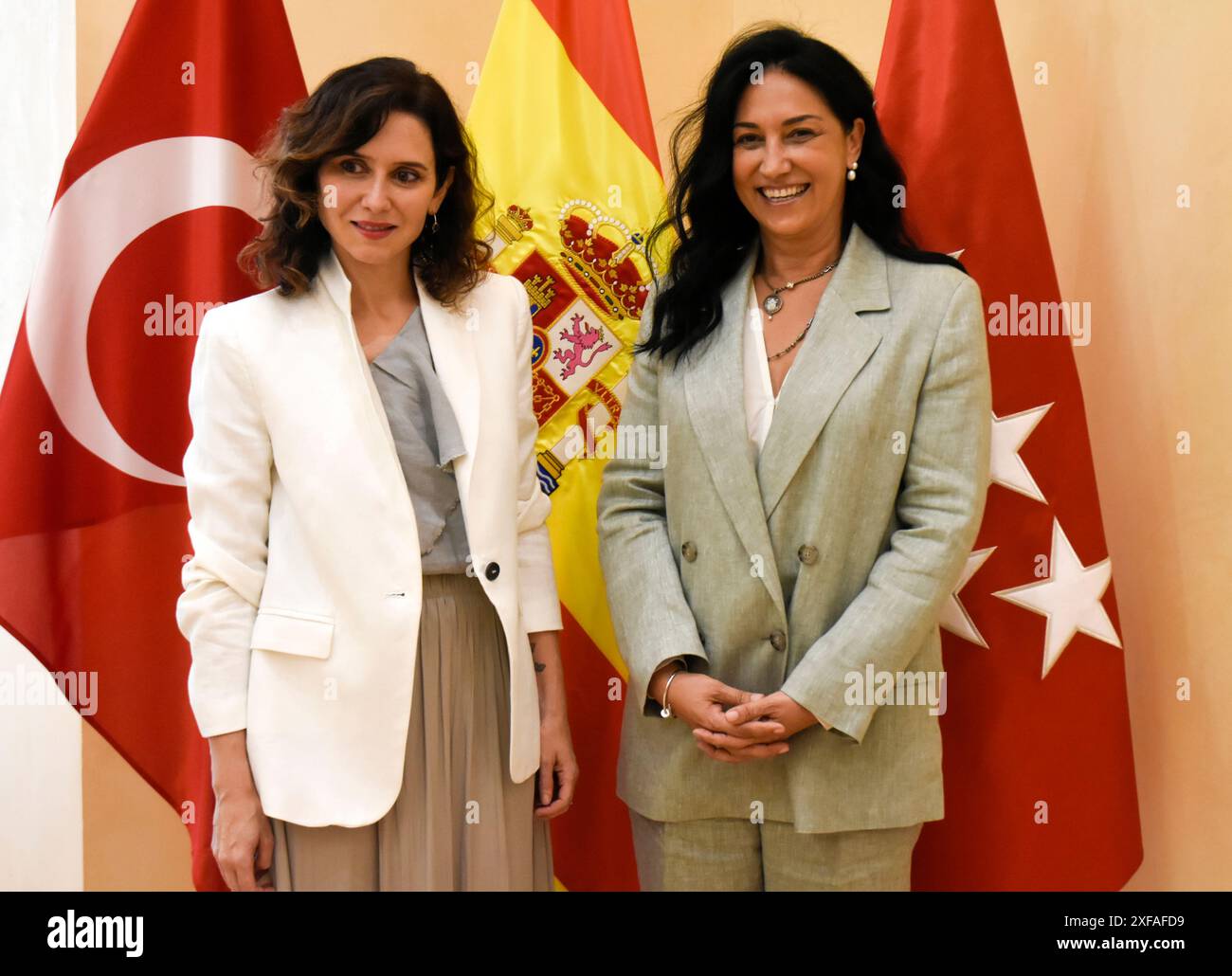 Madrid, Madrid, ESPAGNE. 2 juillet 2024. La présidente de la Communauté de Madrid, Isabel DÃ-az Ayuso, tient une réunion à la Real Casa de Correos, siège du gouvernement régional, avec l'ambassadeur turc en Espagne, NÃ¼ket KÃ¼çÃ¼kel Ezberci (crédit image : © Richard Zubelzu/ZUMA Press Wire) USAGE ÉDITORIAL SEULEMENT! Non destiné à UN USAGE commercial ! Banque D'Images