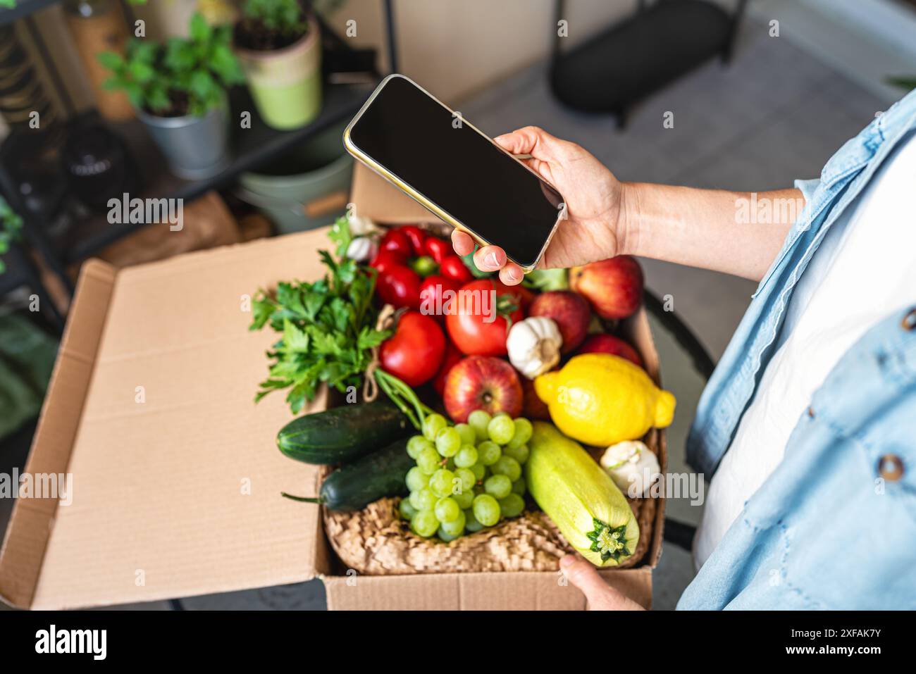 Service de livraison mobile de fruits et légumes cultivés à la ferme. Banque D'Images
