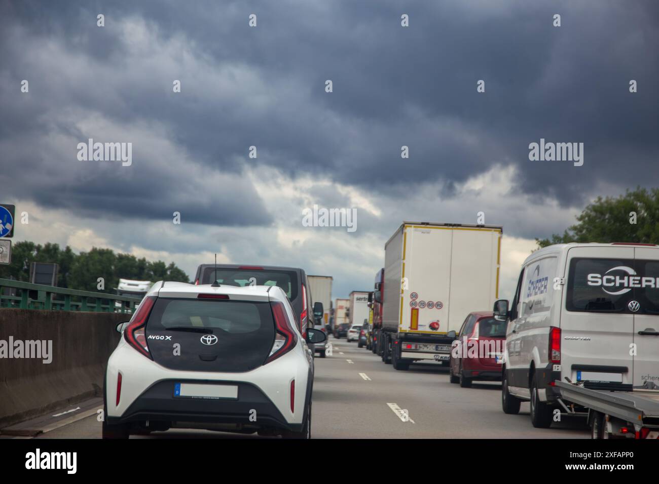 Embouteillage sur l'autoroute A6 près de Mannheim, Allemagne Banque D'Images