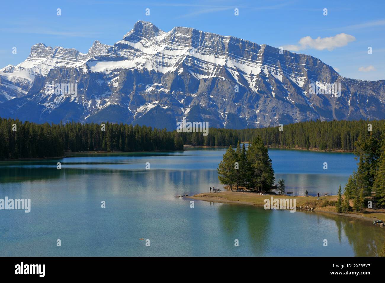 Géographie / voyage, Canada, Alberta, Banff, Two Jack Lake mit Mt. RUNDLE, AUTORISATION-DROITS-SUPPLÉMENTAIRE-INFO-NON-DISPONIBLE Banque D'Images