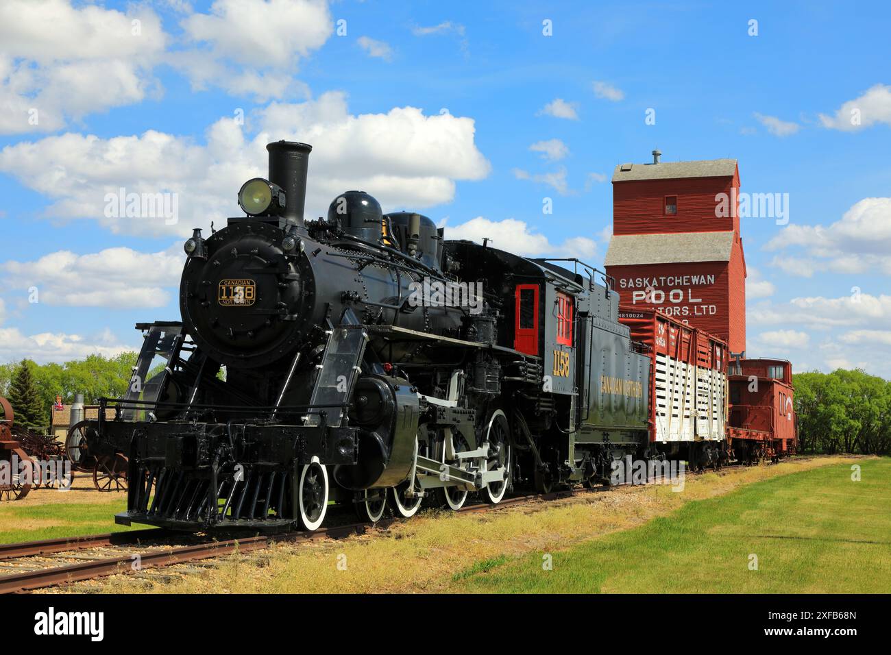 Géographie / voyage, Canada, Saskatchewan, North Battleford, machine à vapeur et élévateur à grain, DROITS-SUPPLÉMENTAIRES-AUTORISATION-INFO-NON-DISPONIBLE Banque D'Images