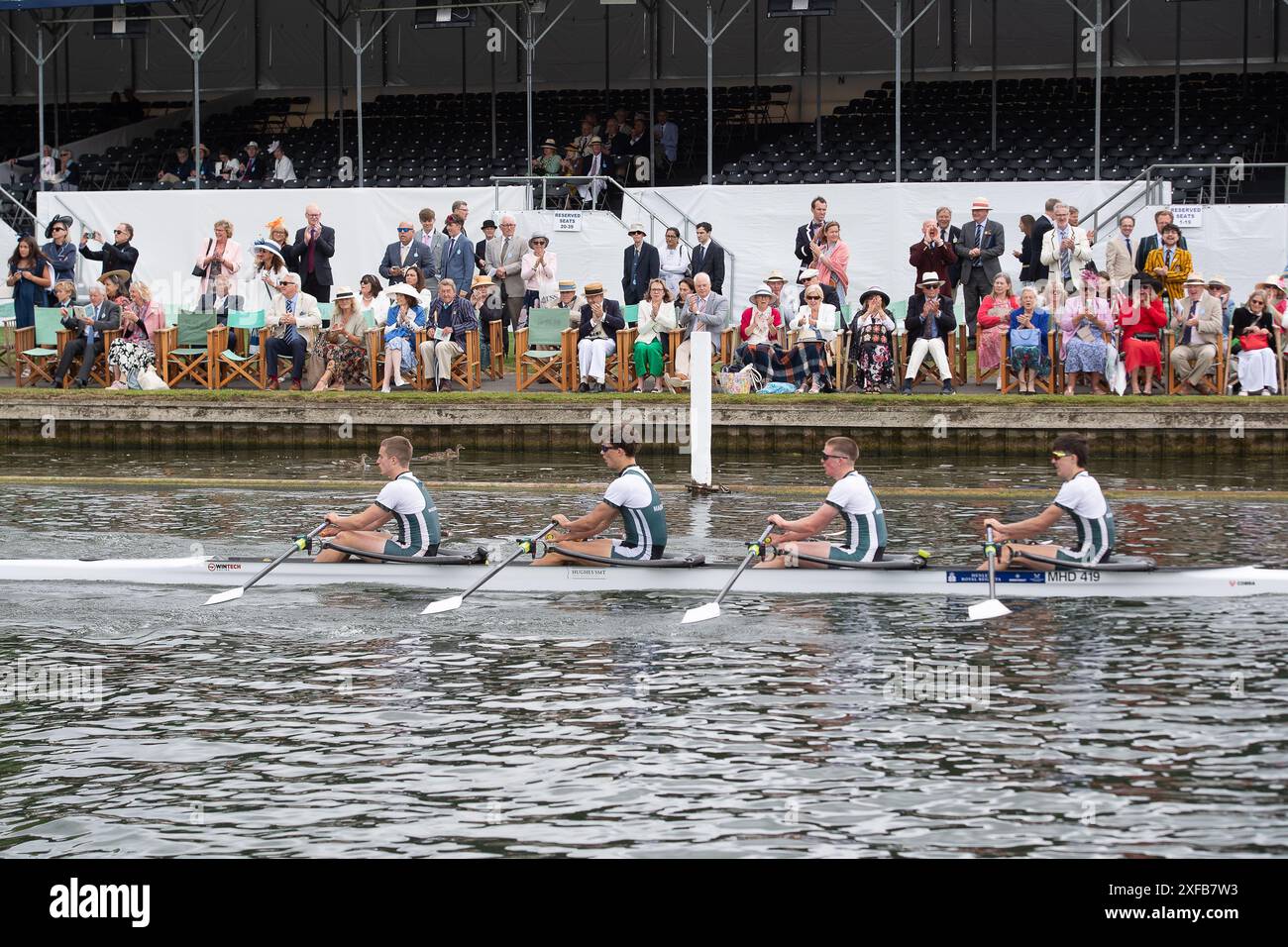 Henley-on-Thames, Royaume-Uni. 2 juillet 2024. Le Maidenhead Rowing Club (photo) a remporté la Fawley Challenge Cup Heat aujourd’hui en battant le Miami Rowing Club dans la Fawley Challenge Cup à la 185e Henley Royal Regatta le premier jour de l’événement de six jours. Les rameurs du monde entier participent à l'événement de renommée mondiale qui se tient sur la Tamise à Henley-on-Thames dans l'Oxfordshire pendant les six prochains jours. Crédit : Maureen McLean/Alamy Live News Banque D'Images