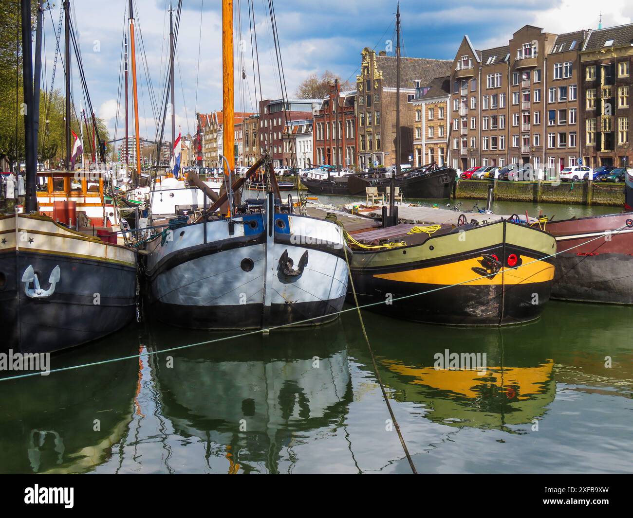 Pays-Bas - Port au coeur du centre historique de la ville de Dordrecht, historiquement connu en anglais sous le nom de Dordt. Banque D'Images