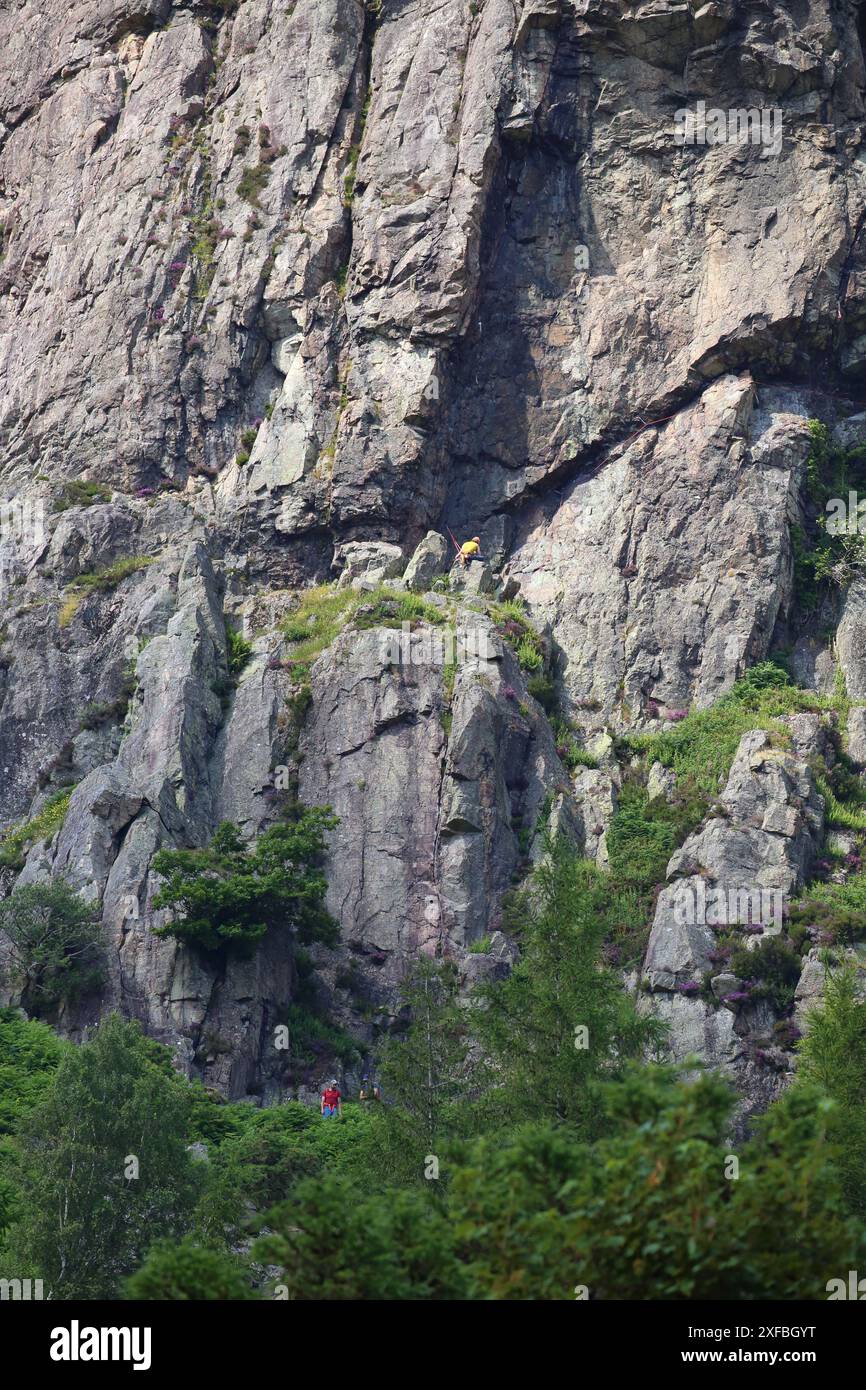 Grimpeurs sur Raven Crag langdale. Banque D'Images