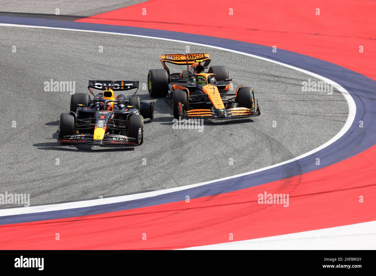 Spielberg, Autriche. 30 juin 2024. N°1 Max Verstappen (NLD, Oracle Red Bull Racing), n°4 Lando Norris (GBR, McLaren Formula 1 Team), Grand Prix de F1 d'Autriche au Red Bull Ring le 30 juin 2024 à Spielberg, Autriche. (Photo de HOCH Zwei) crédit : dpa/Alamy Live News Banque D'Images