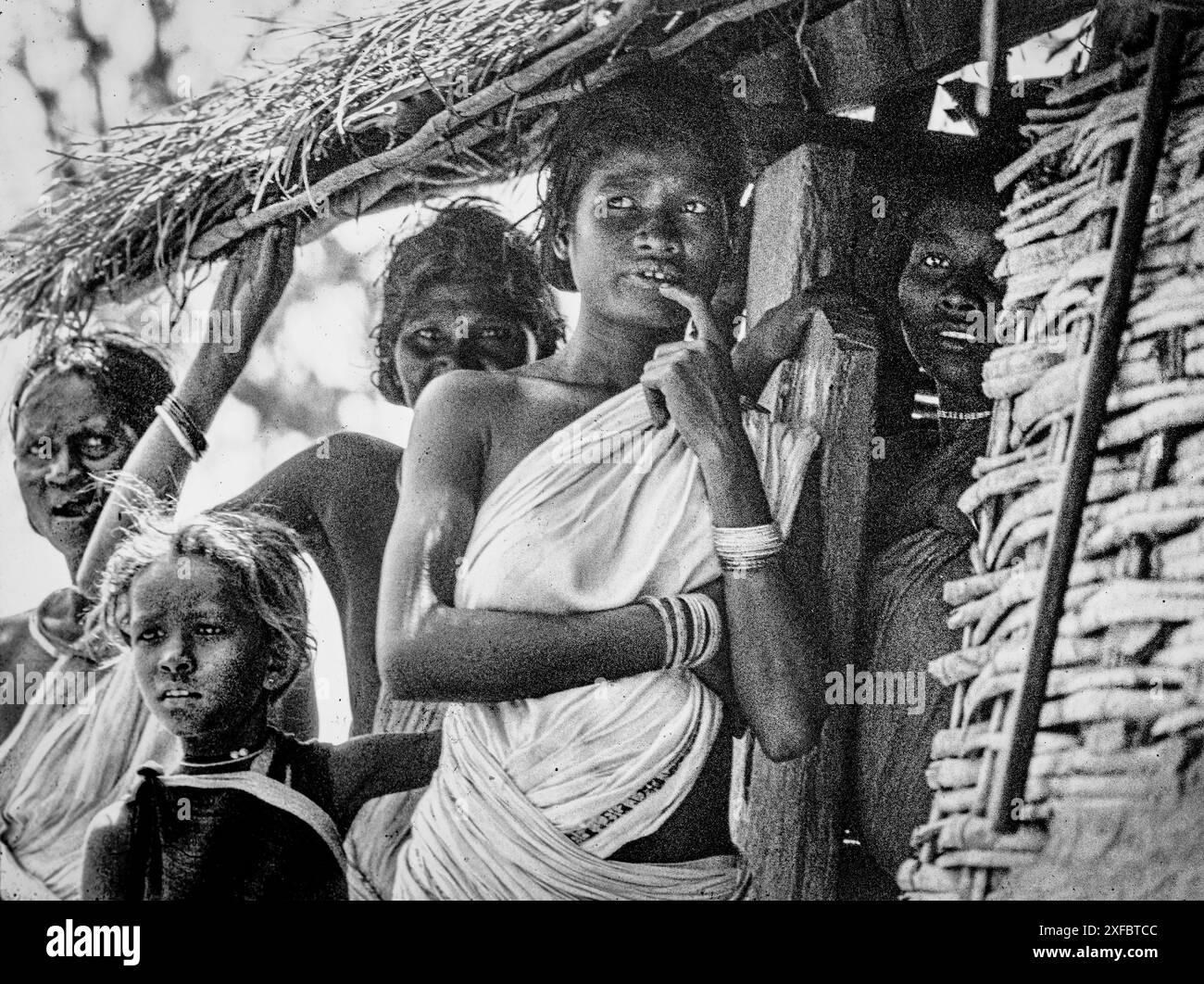 10 20 2020 Vintage Vieux Noir et Blanc photo de 1978 Noir et Blanc photo de Bastar tribal femme Chhattisgarh Inde Asie. Banque D'Images