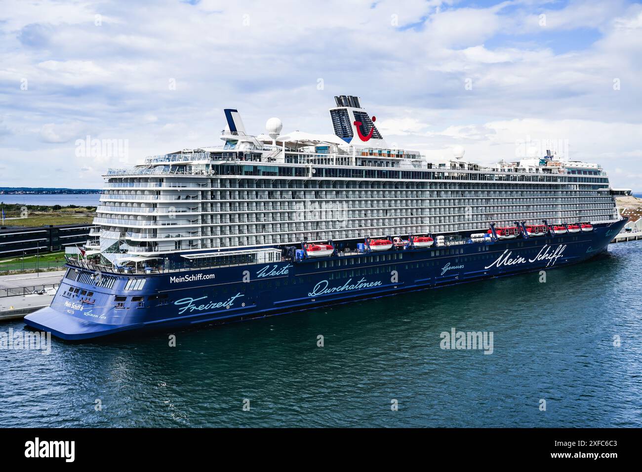 Mein Schiff 6 bateau de croisière de TUI Cruises dans le port de Copenhague Danemark. La société de tourisme TUI AG et la compagnie de croisières américaine Royal Caribbean Group Banque D'Images