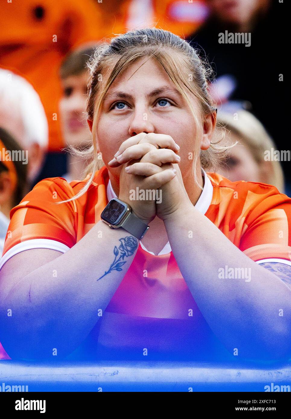 MUNICH - les fans néerlandais regardent le huitième match final du Championnat d'Europe entre l'équipe nationale néerlandaise contre la Roumanie dans la zone des fans. ANP RAMON VAN FLYMEN pays-bas OUT - belgique OUT Banque D'Images