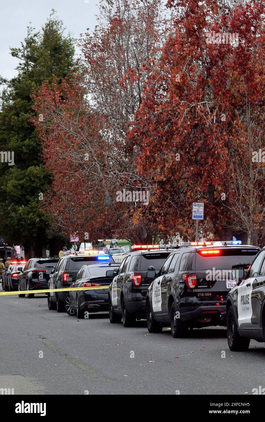 Voitures de police de Fremont sur une scène de tournage à Union City en Californie Banque D'Images