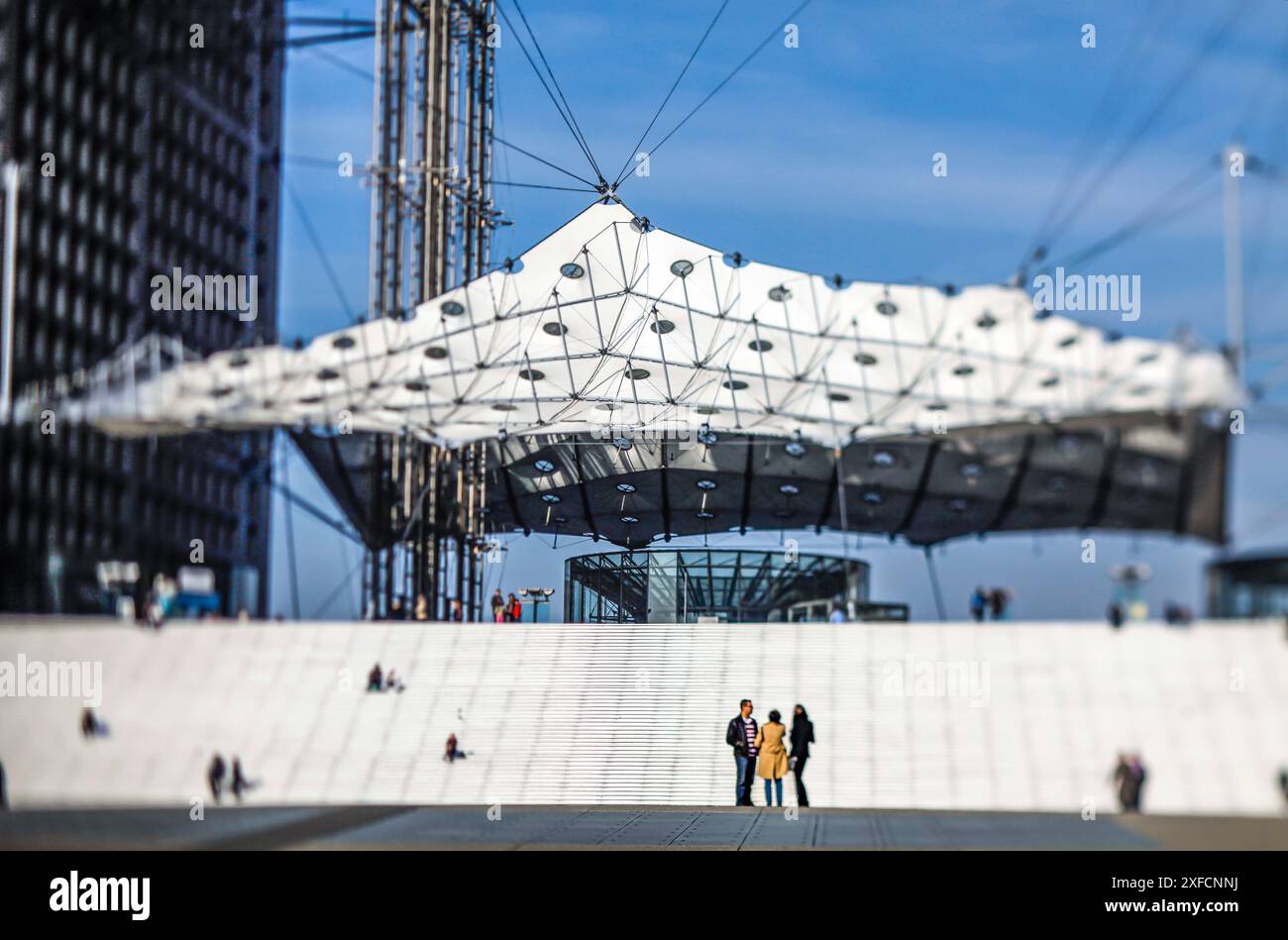 FRANCE. HAUTS-DE-SEINE (92) PUTEAUX. QUARTIER DES AFFAIRES DE LA DÉFENSE DE LOS ANGELES. LA GRANDE ARCHE Banque D'Images