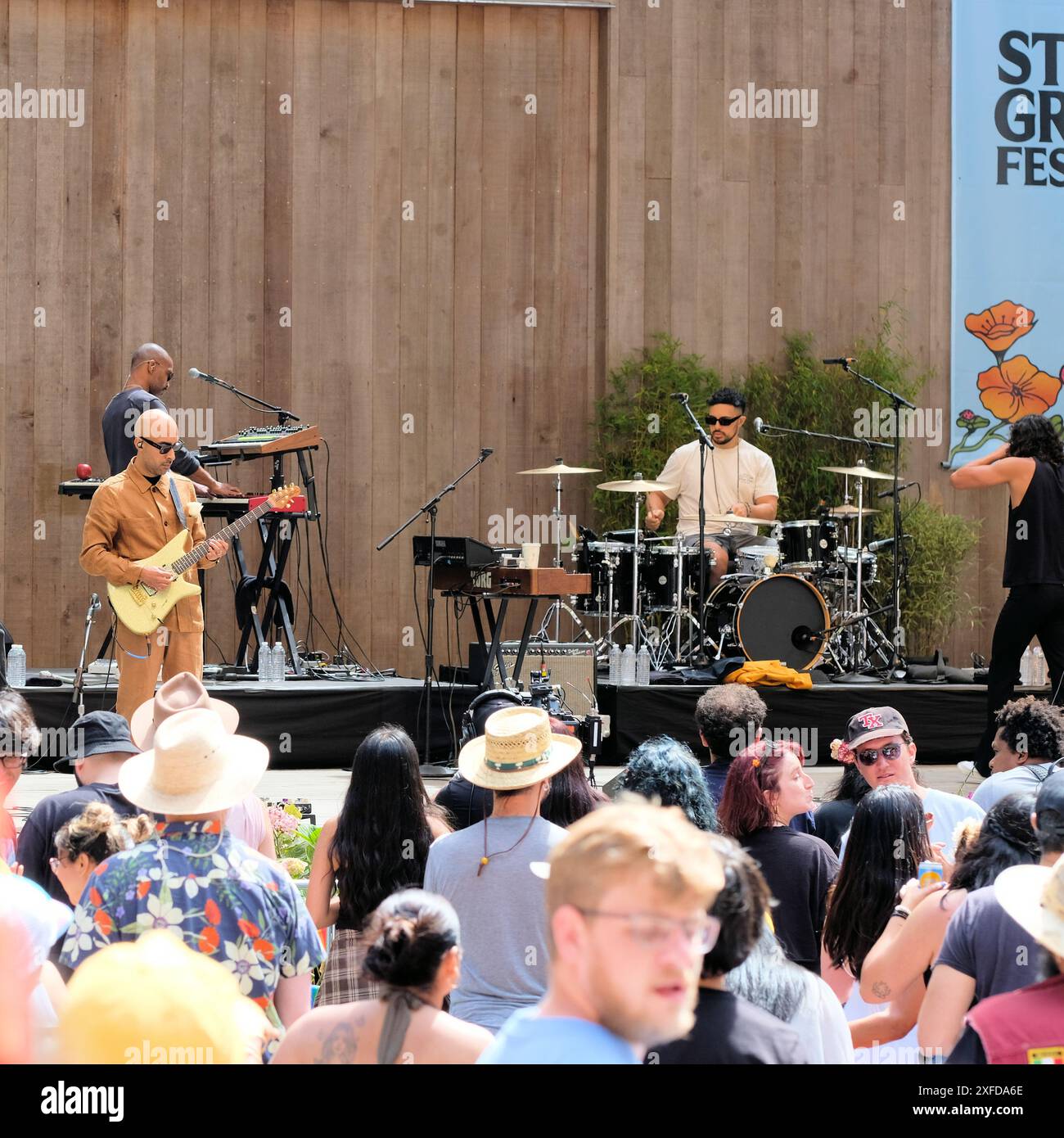 Chicano Batman se produit au Stern Grove Festival, une série de concerts gratuits d'été qui a lieu au Stern Grove Park, San Francisco, Californie. Banque D'Images