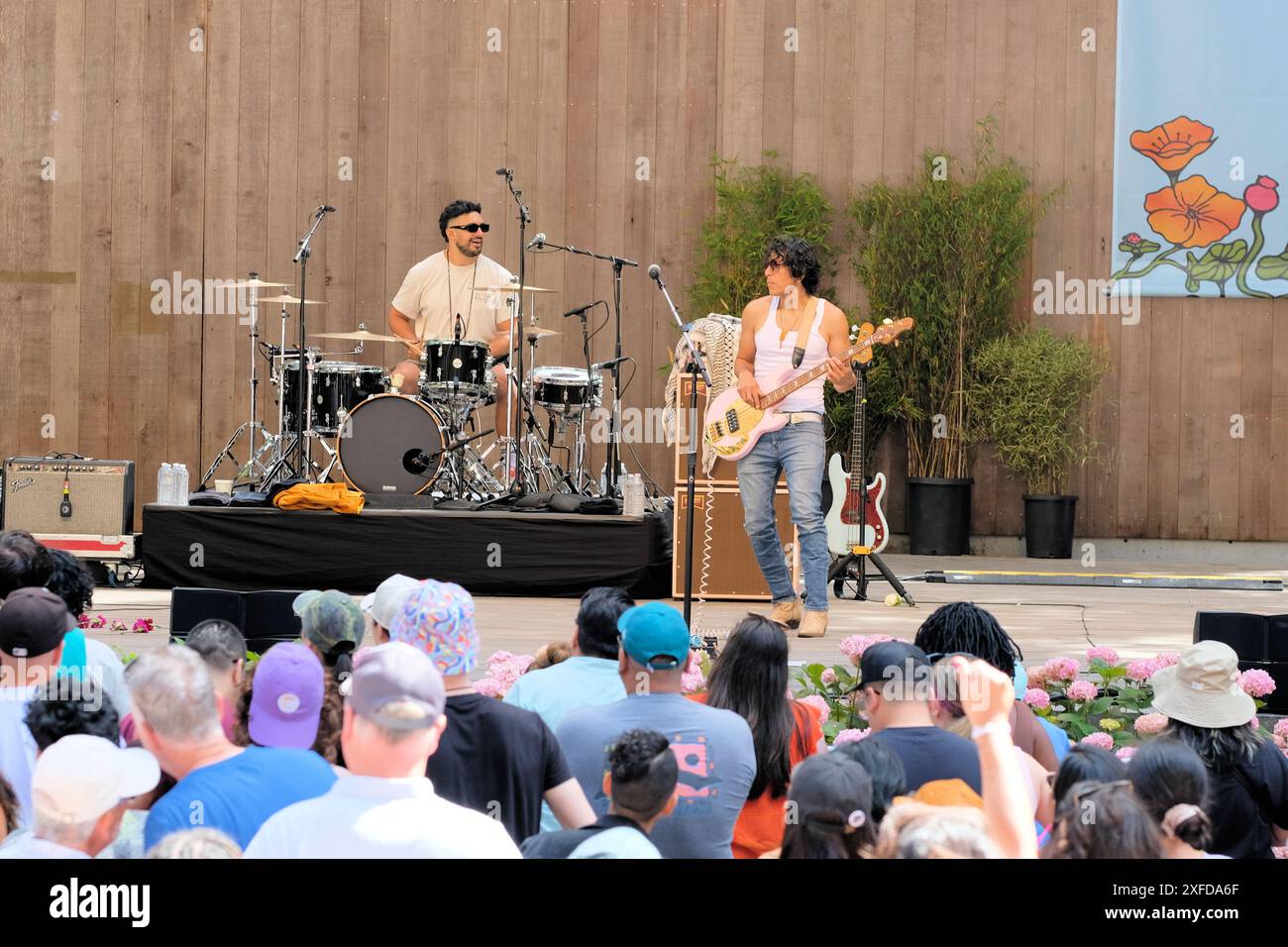 Chicano Batman se produit au Stern Grove Festival, une série de concerts gratuits d'été qui a lieu au Stern Grove Park, San Francisco, Californie. Banque D'Images