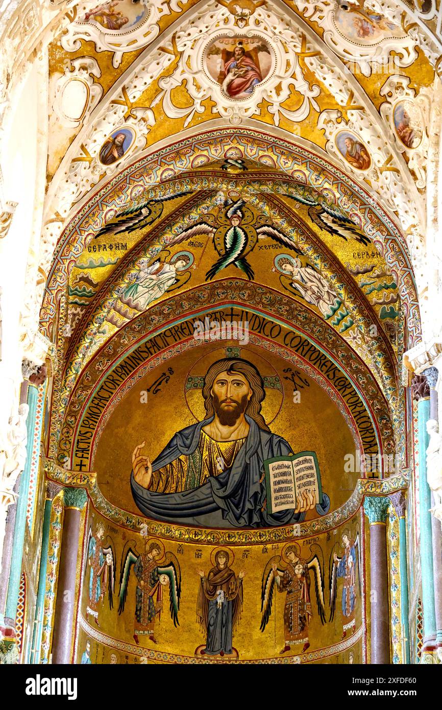 Mosaïque du Christ Pantokrator dans la cathédrale de Cefalu en Sicile Italie Banque D'Images